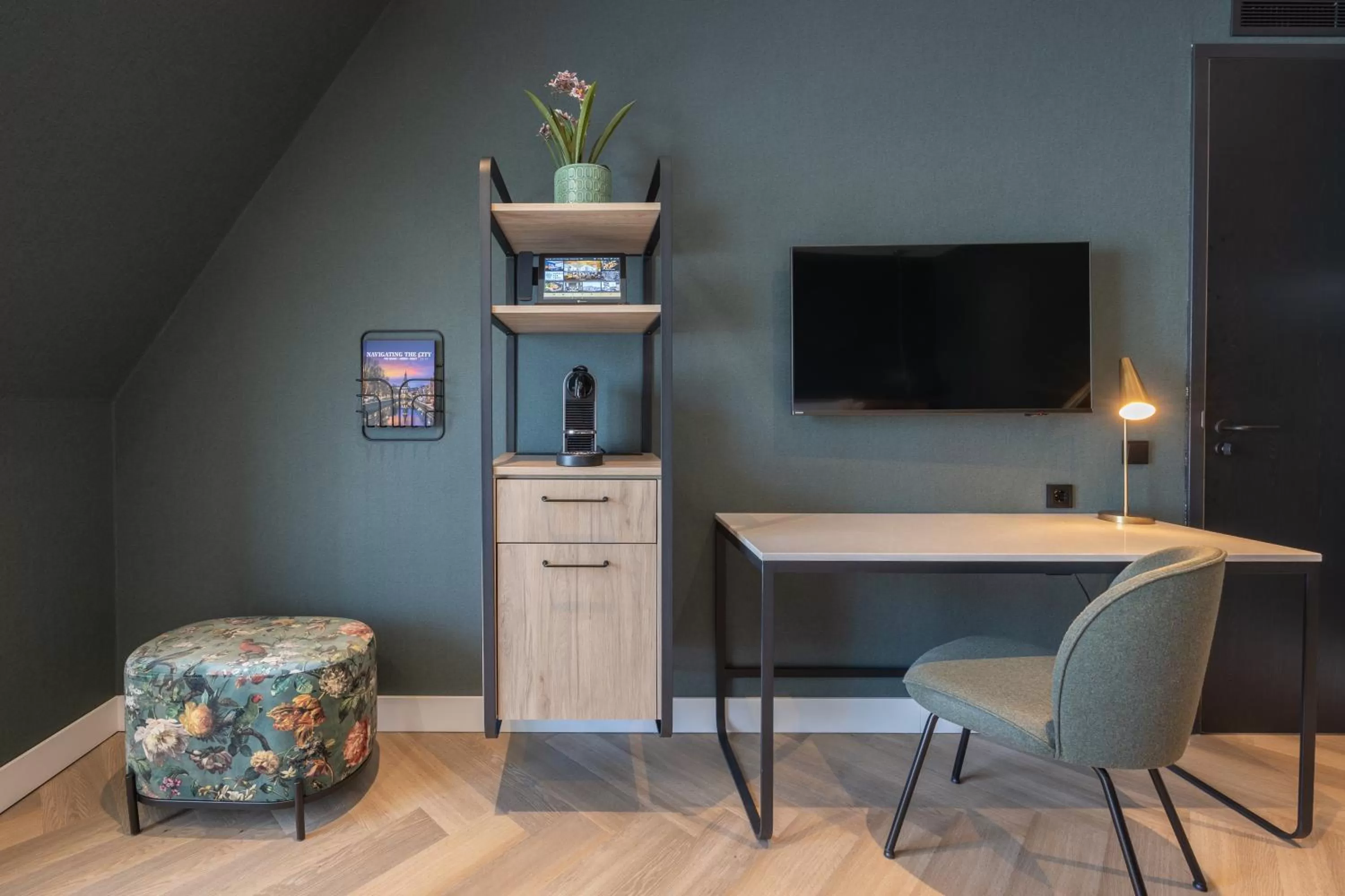 hair dresser in Van der Valk hotel Den Haag Wassenaar