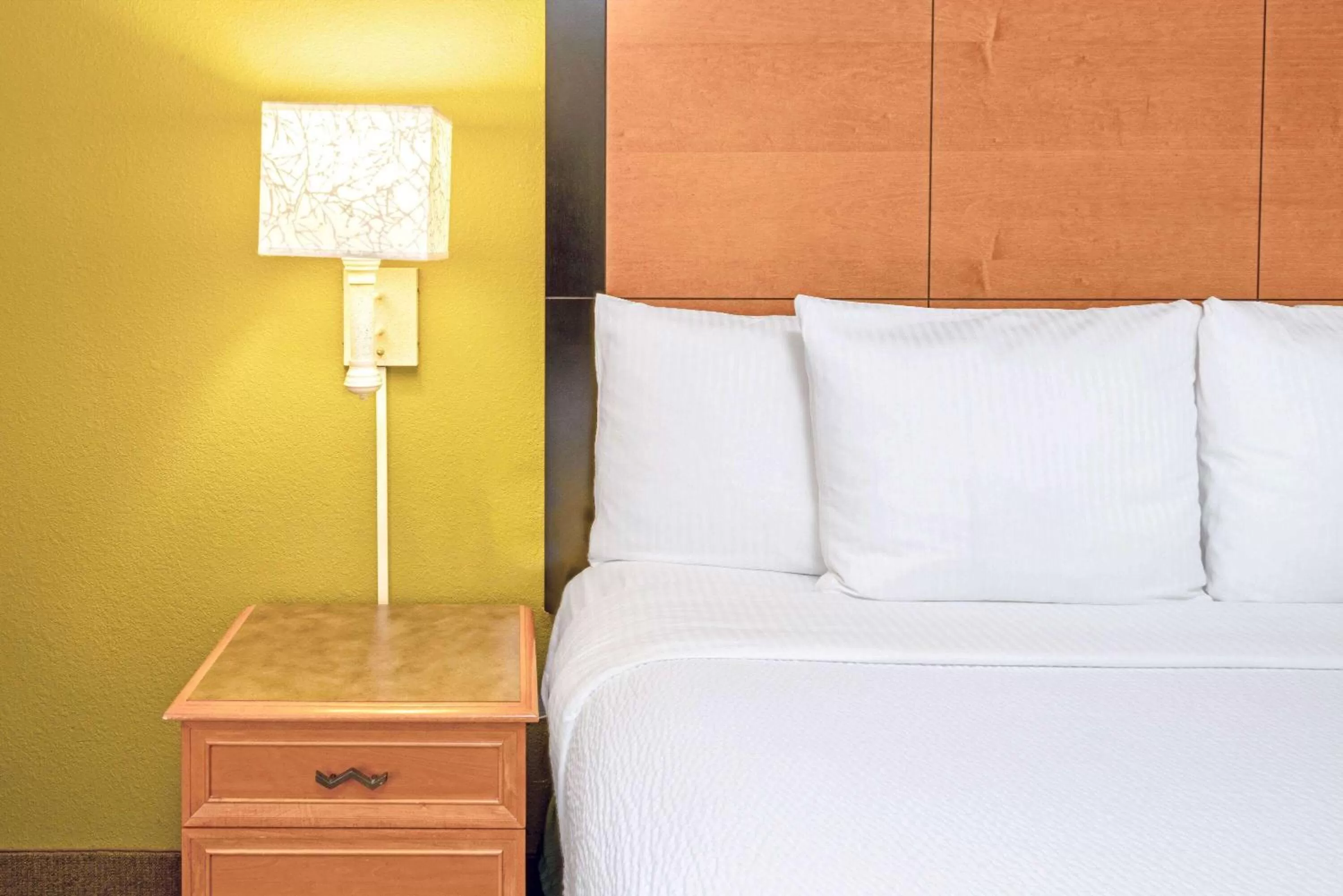 Photo of the whole room, Bed in La Quinta by Wyndham Salt Lake City Airport