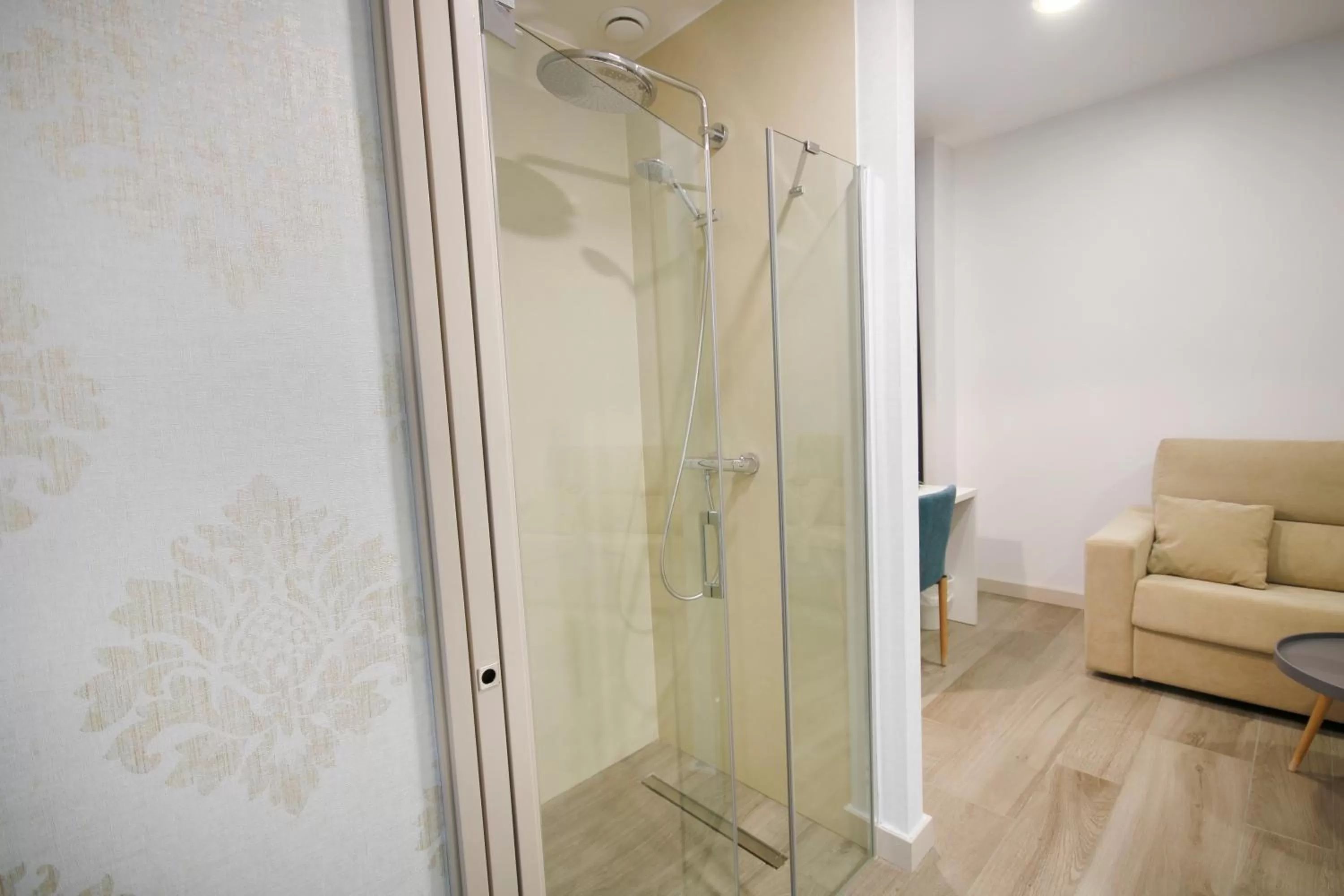 Bathroom in Hotel Leo