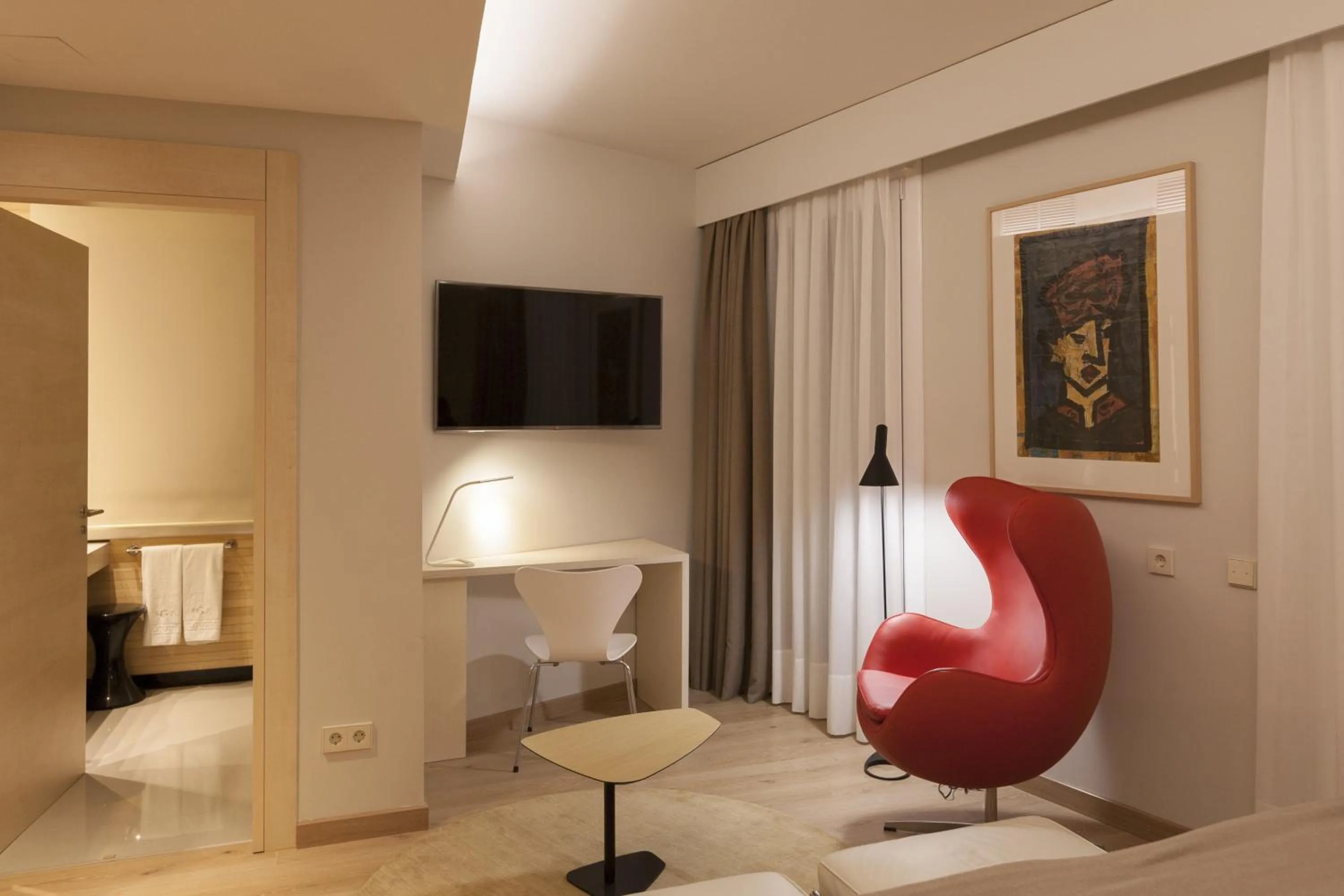 TV and multimedia in San Gil Plaza Hotel