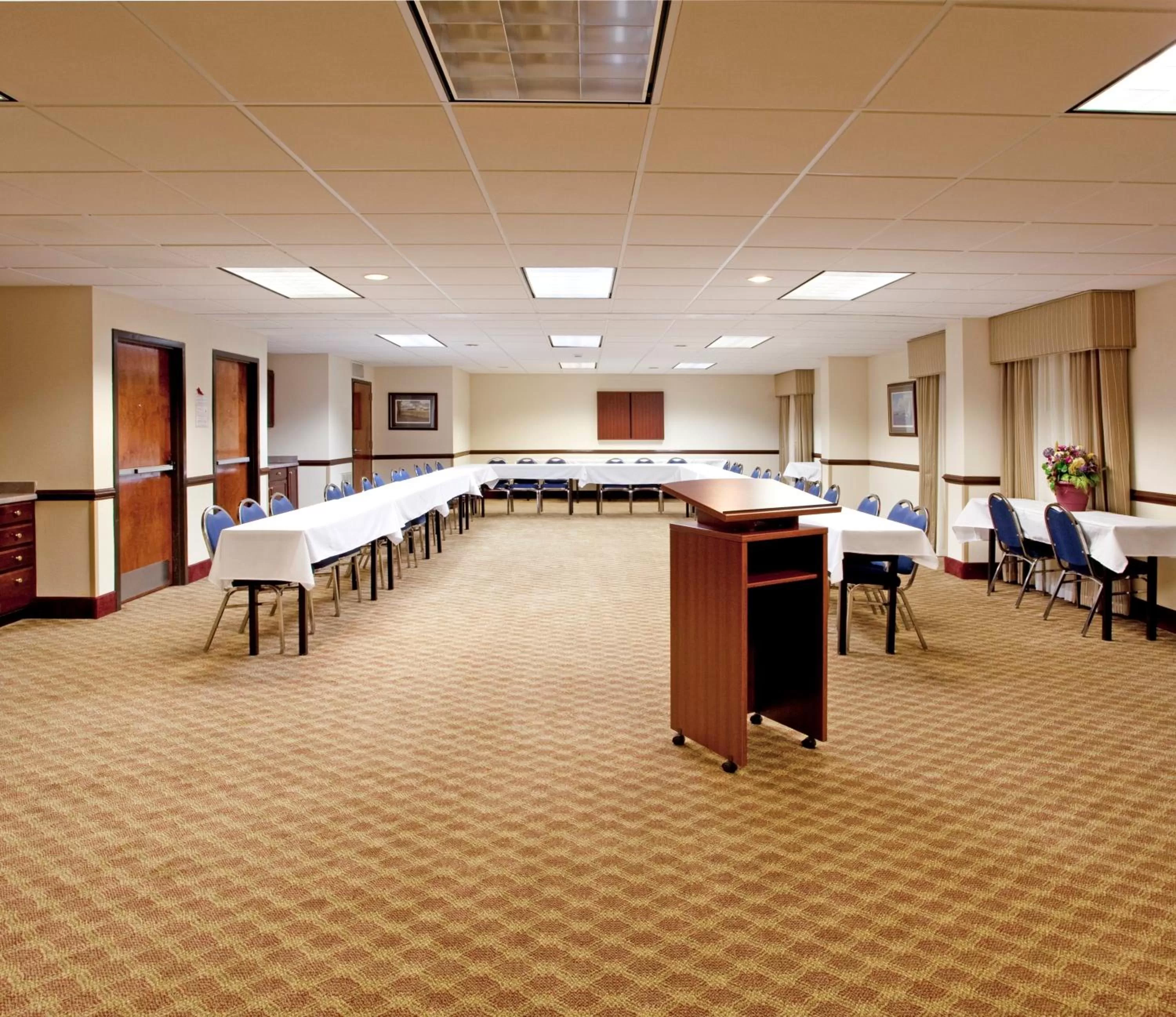Meeting/conference room in Lexington Inn and Suites