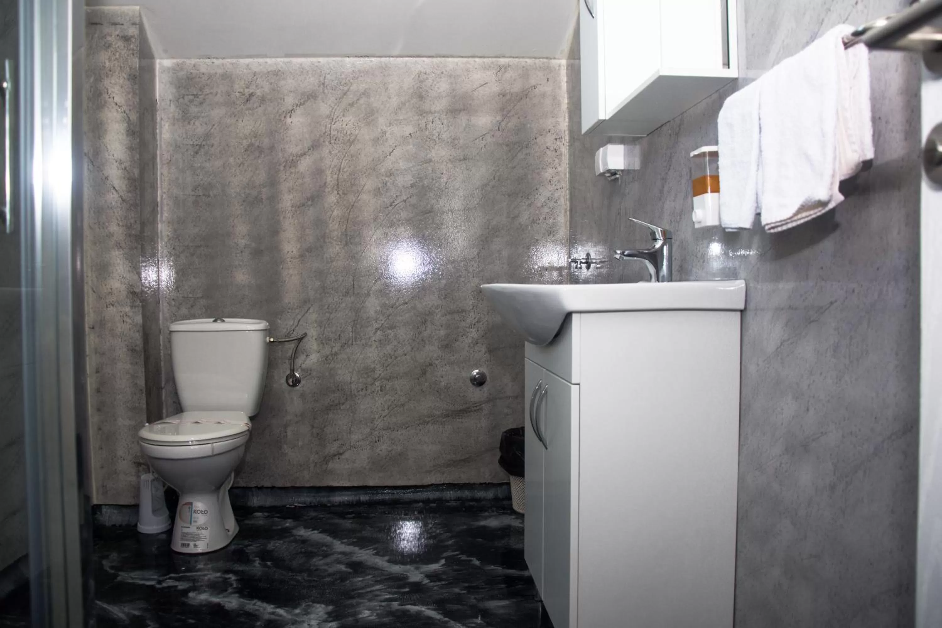 Bathroom in Motel Aura