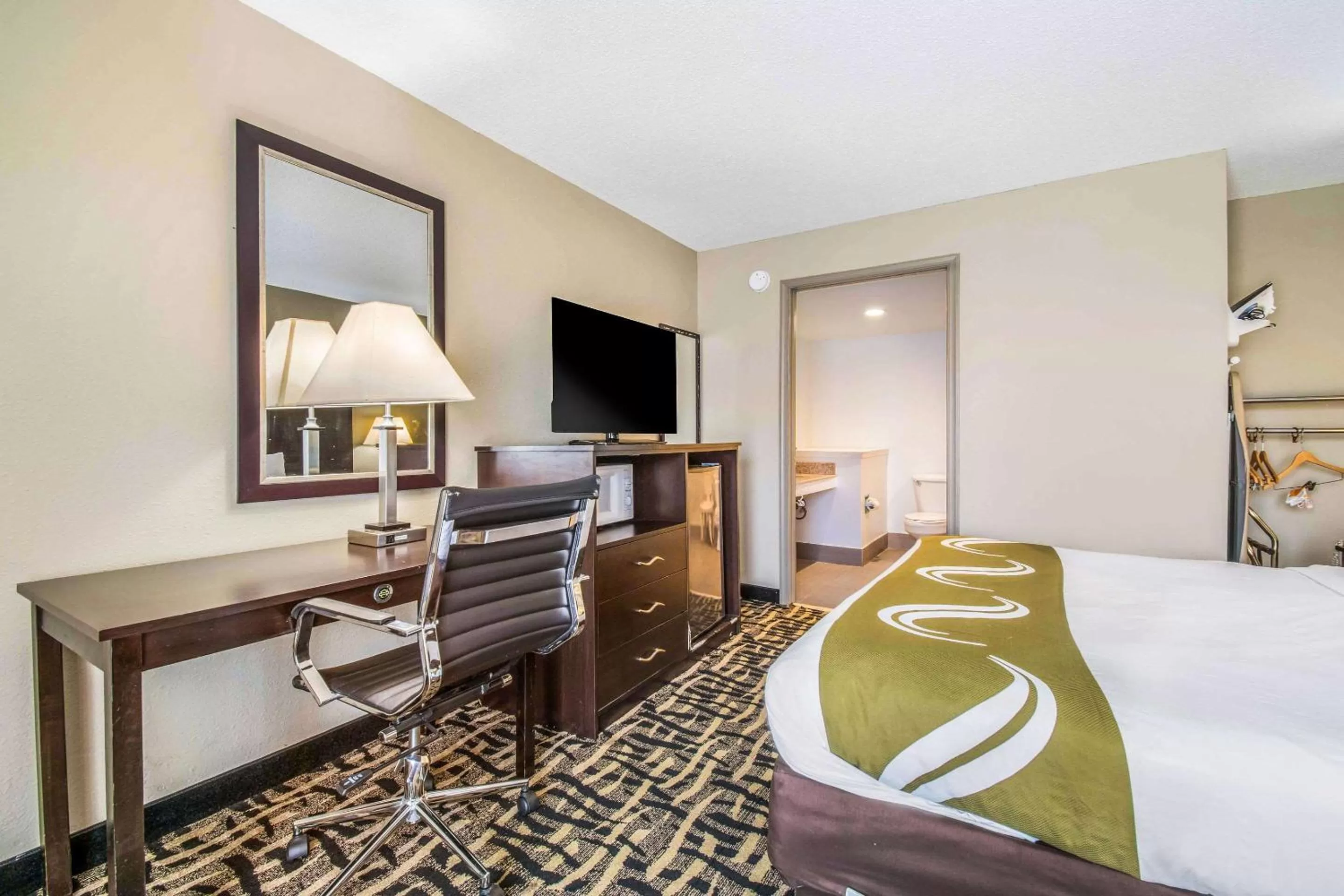 Photo of the whole room, Bed in Quality Inn & Suites York East