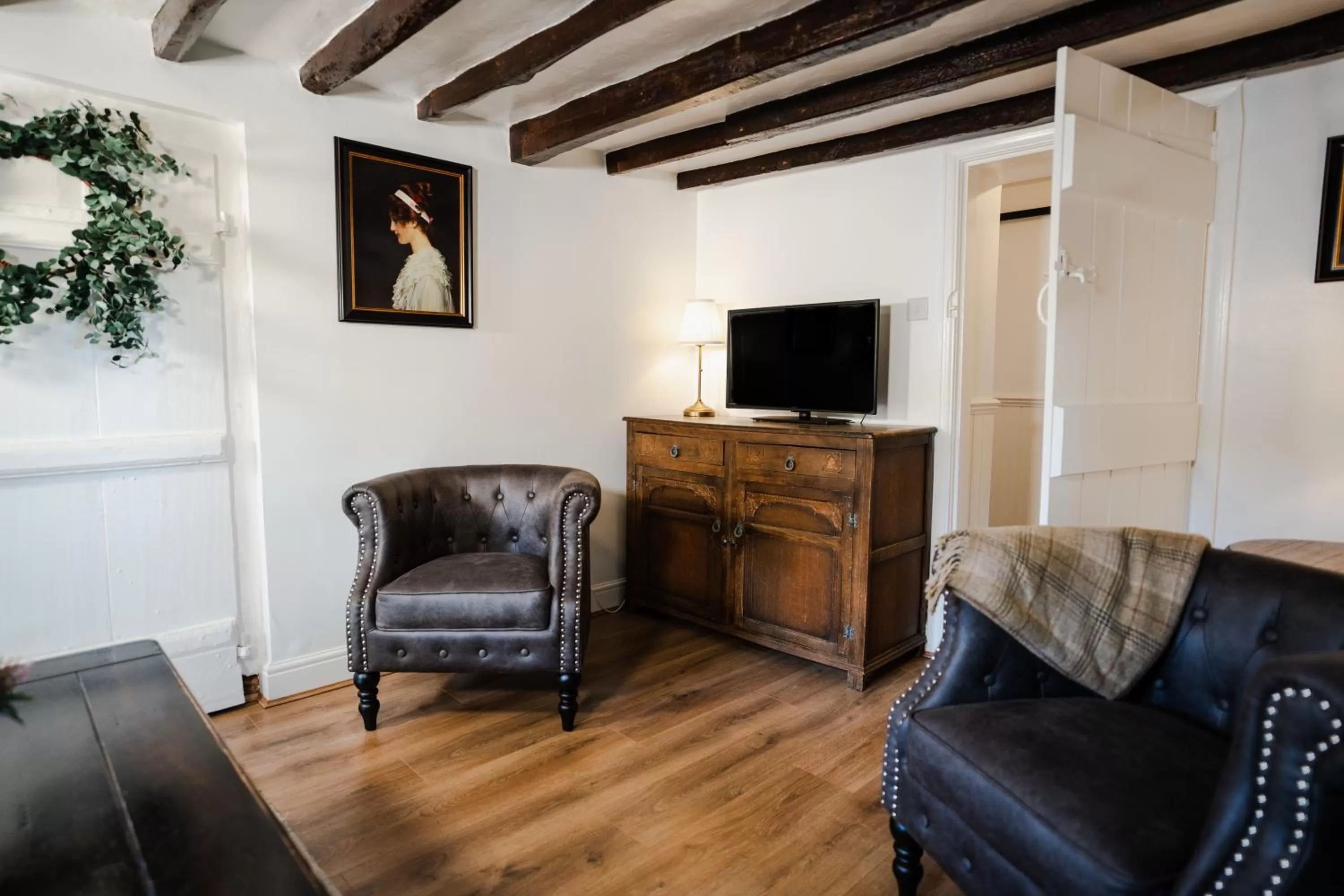 TV and multimedia, Seating Area in Hovell Hall Country Bed and Breakfast