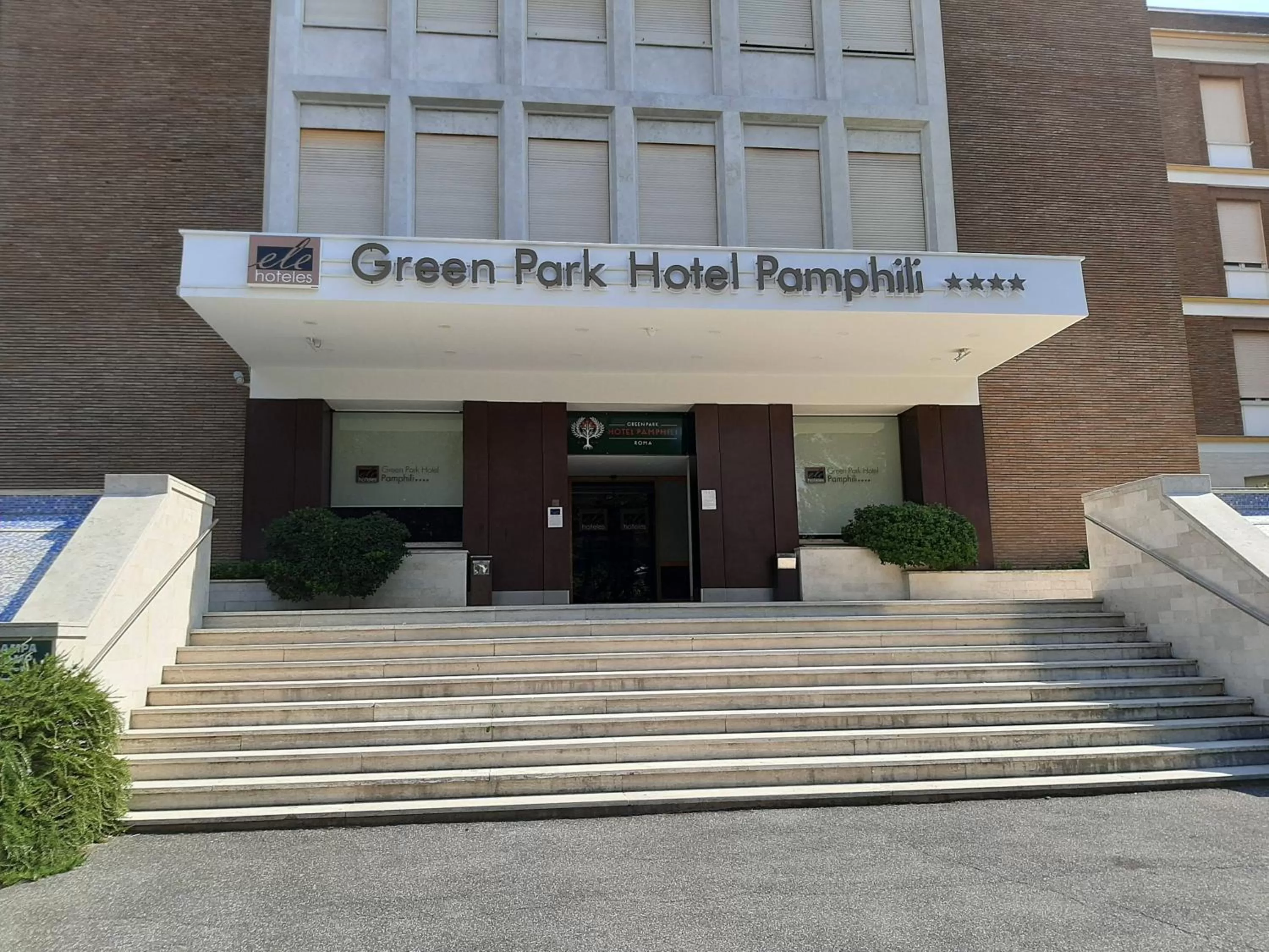 Facade/entrance in Ele Green Park Hotel Pamphili