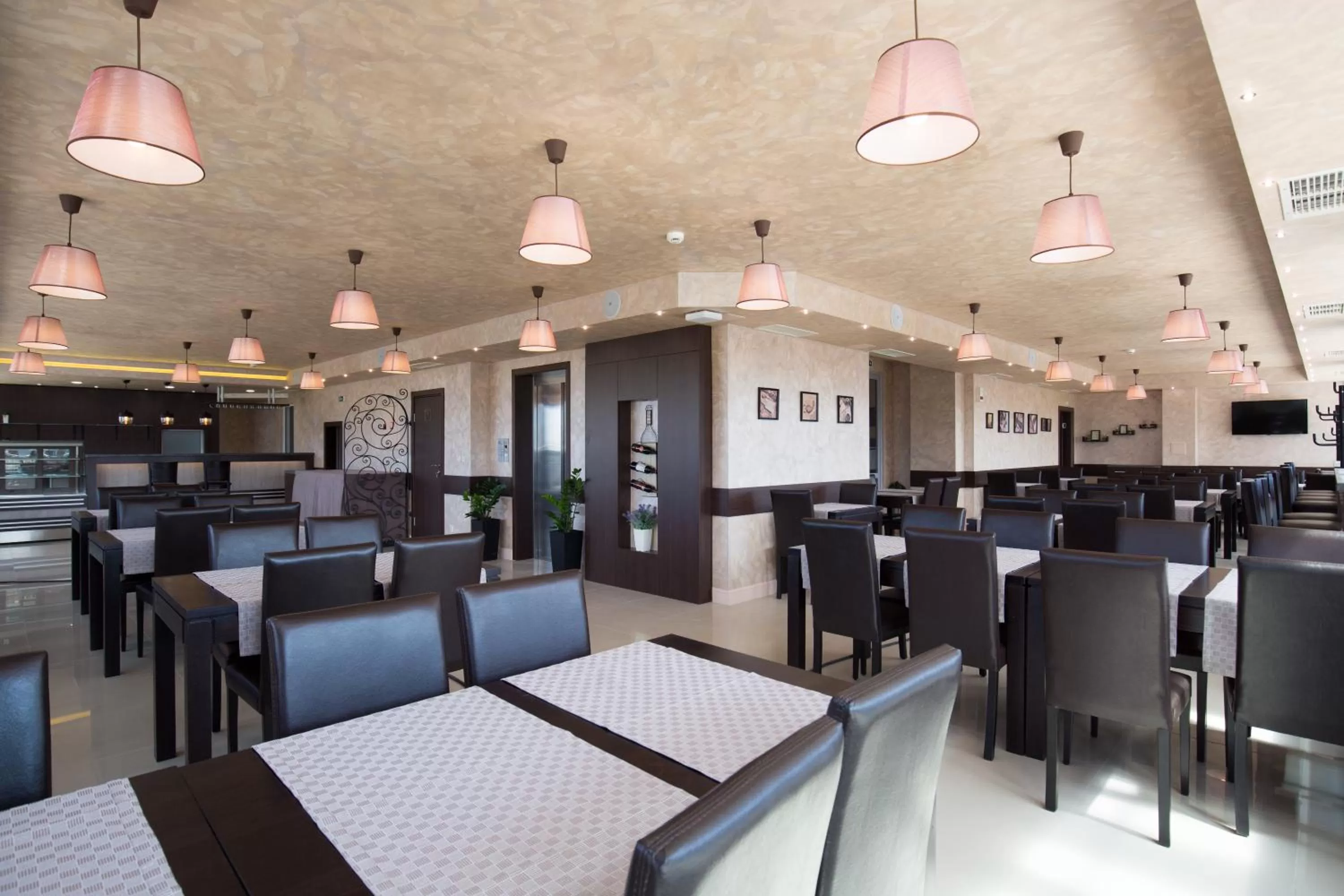 Restaurant/places to eat in Grami Hotel Sofia