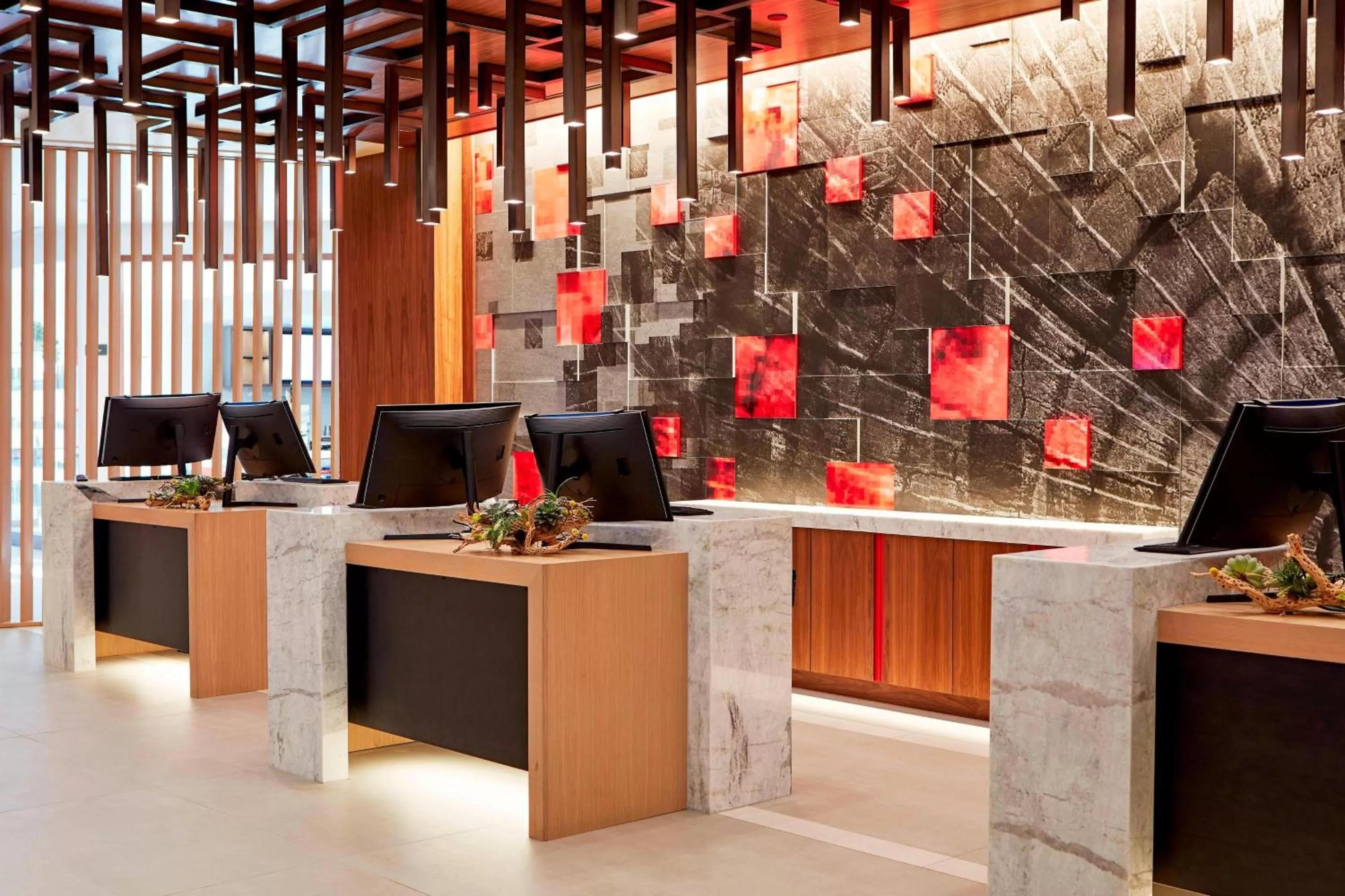 Lobby or reception in San Mateo Marriott San Francisco Airport