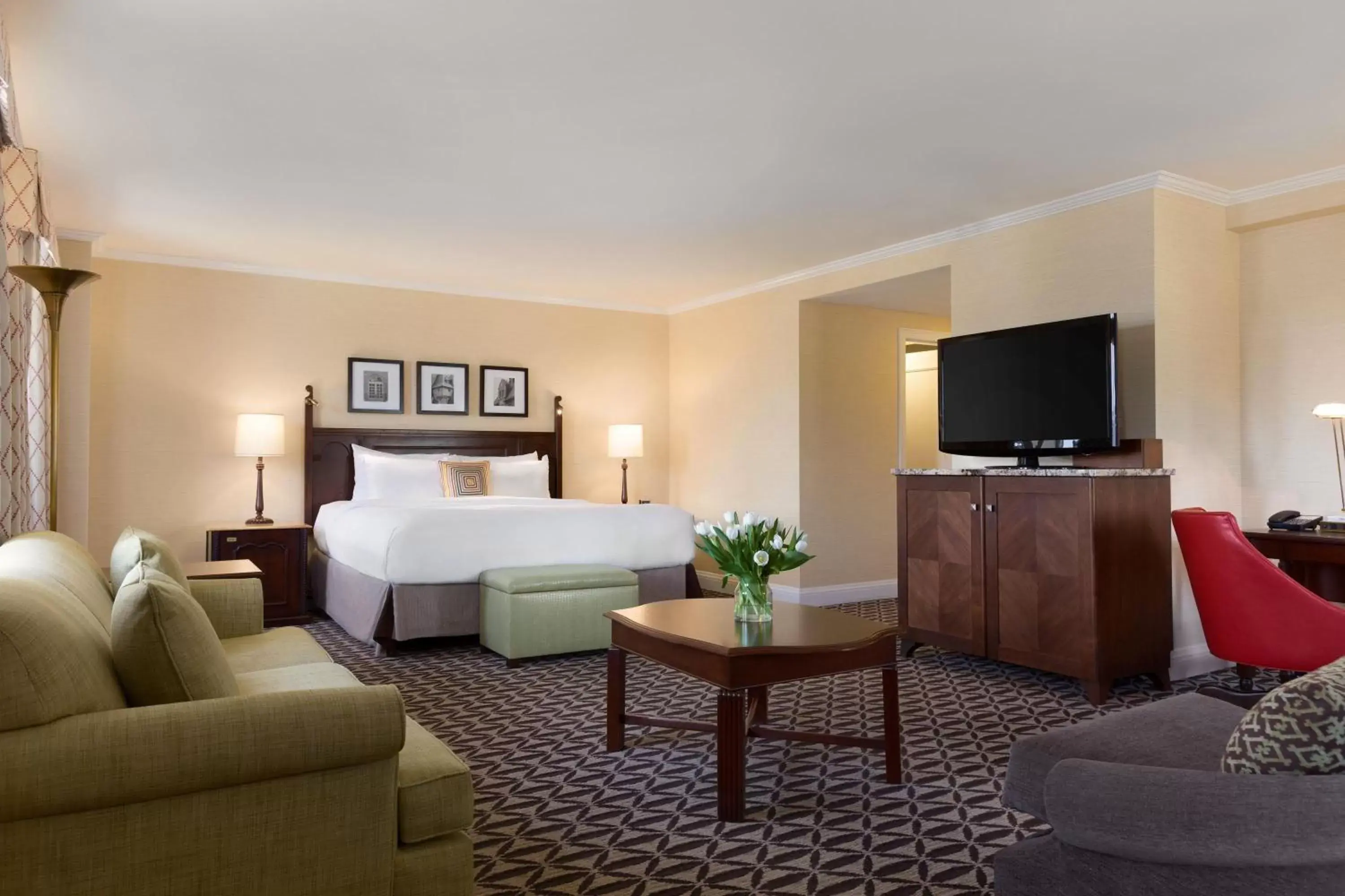 Deluxe King Room in Fairmont Le Manoir Richelieu Deluxe King Room in Fairmont Le Manoir Richelieu