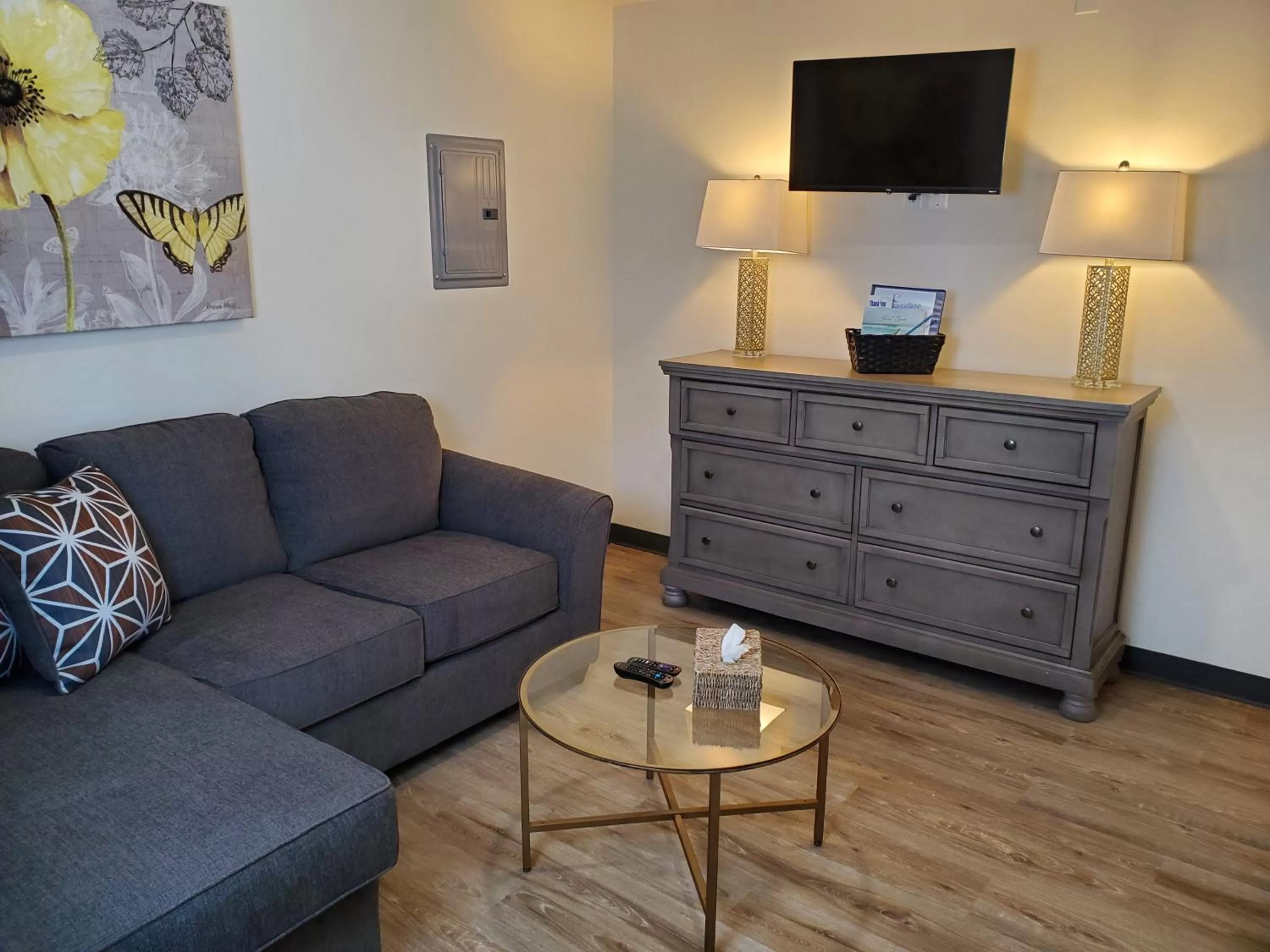 Bed in Moonstone Beach Motel