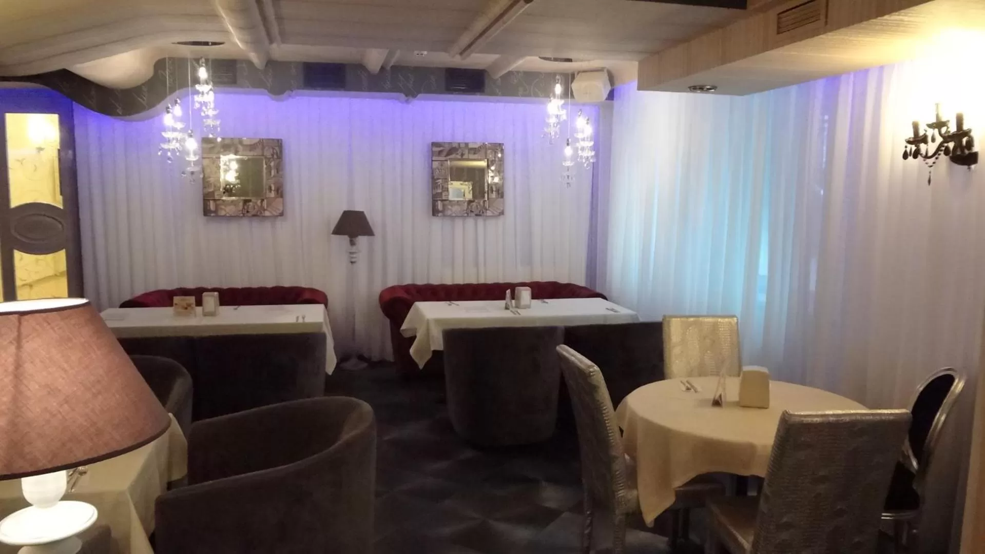 Restaurant/places to eat in Weekend Boutique Hotel