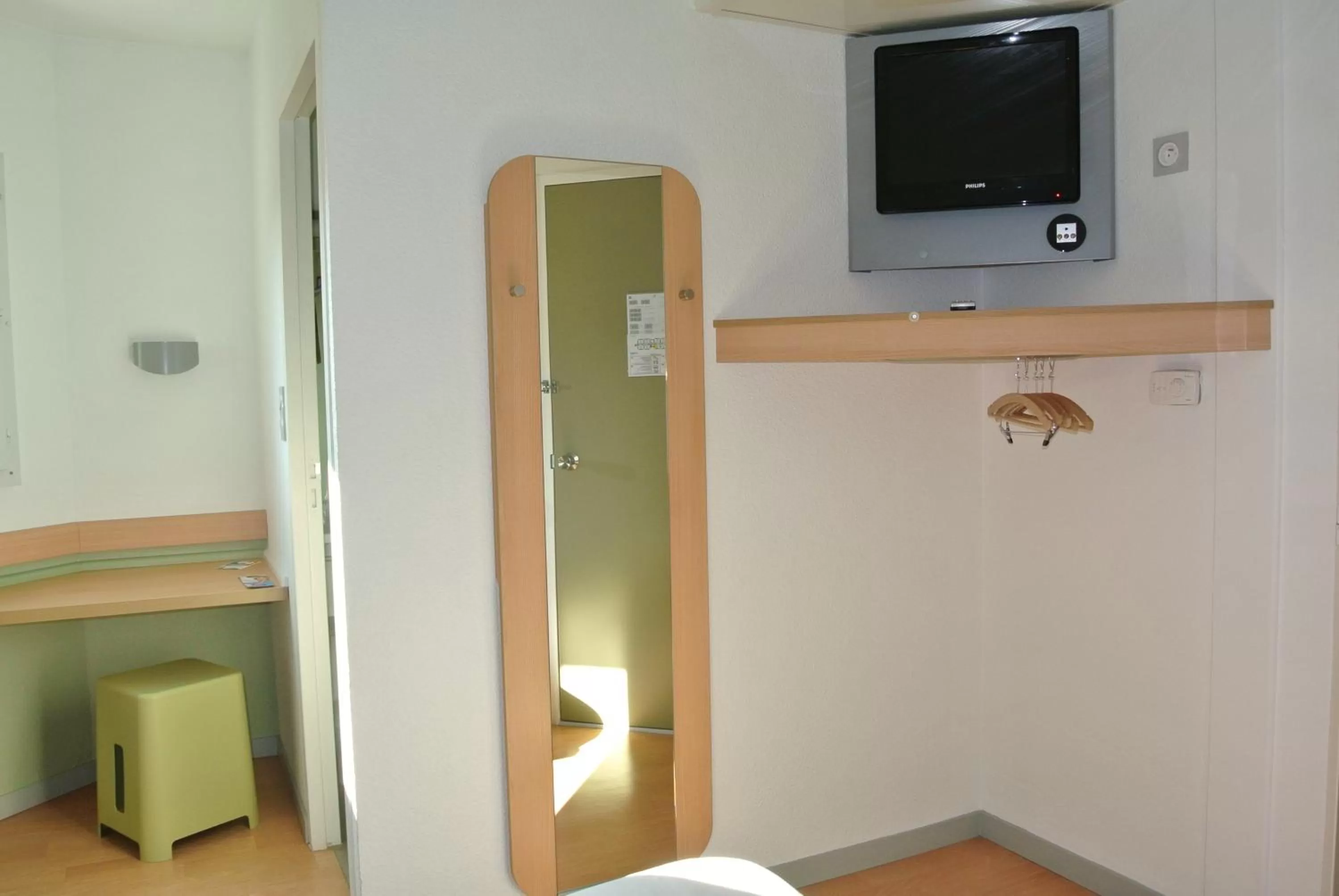 TV and multimedia in ibis budget Chambéry Sud Challes Les Eaux