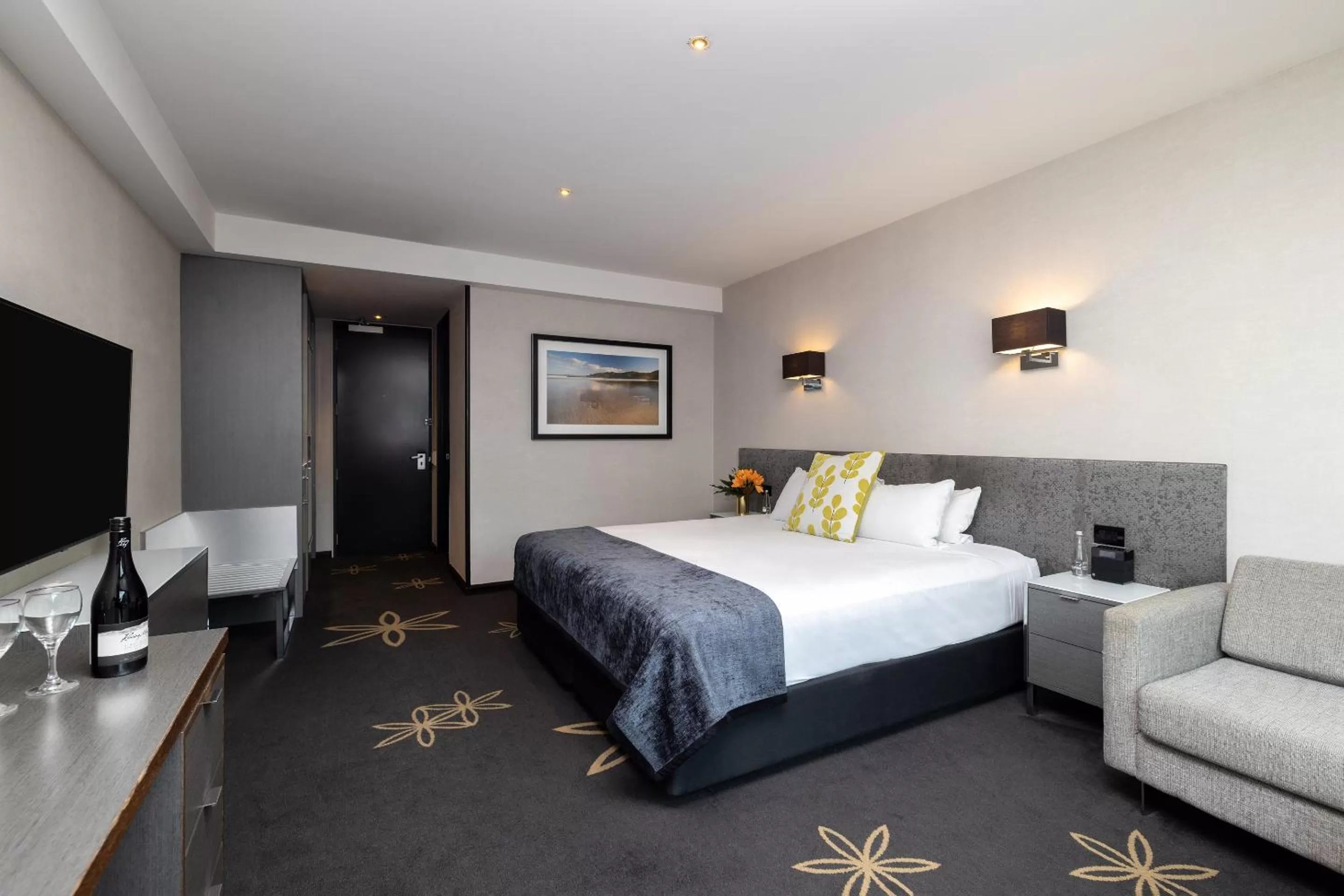 Bedroom, Bed in SkyCity Hotel Auckland