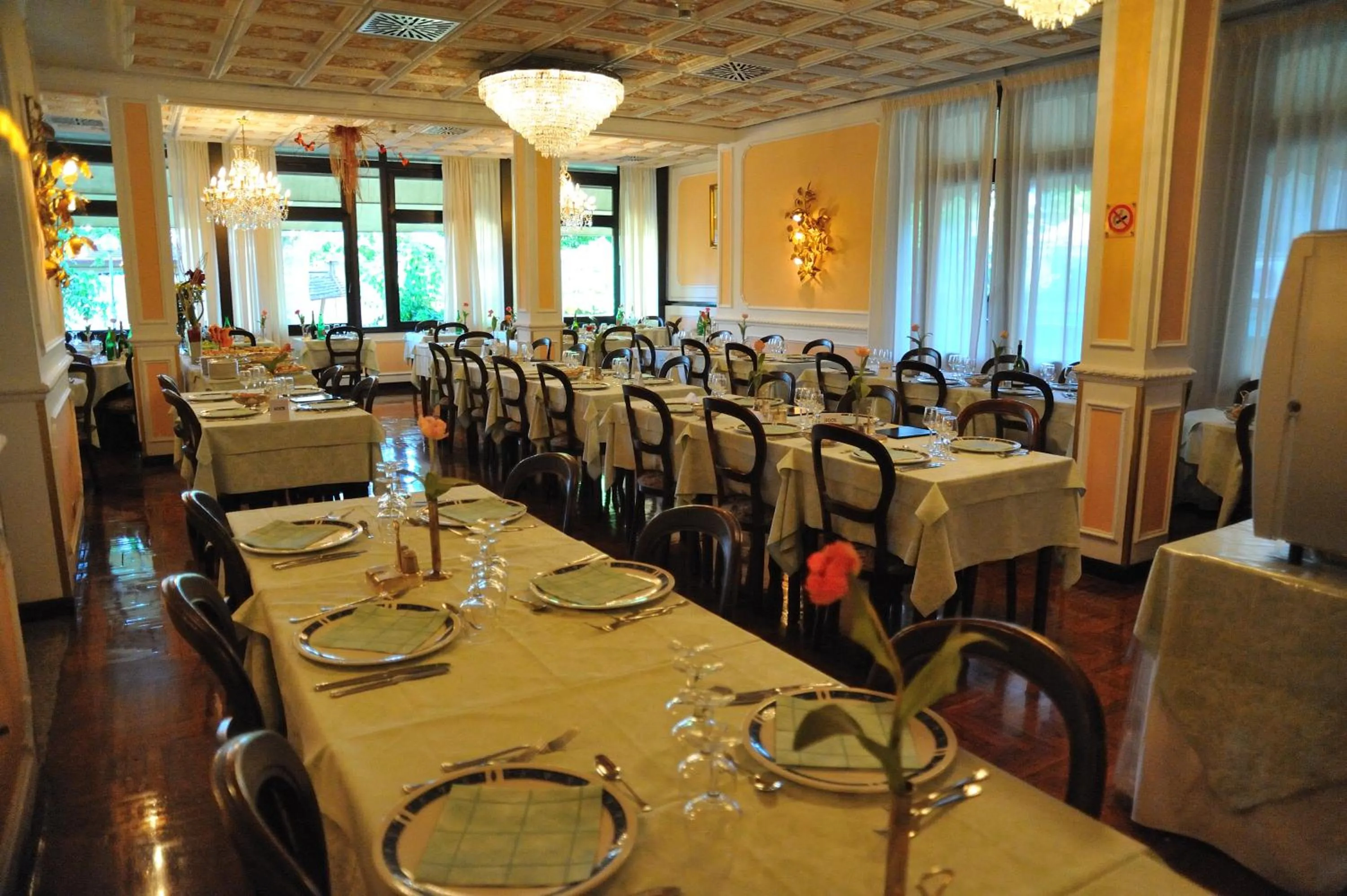 Restaurant/places to eat in Hotel Savona