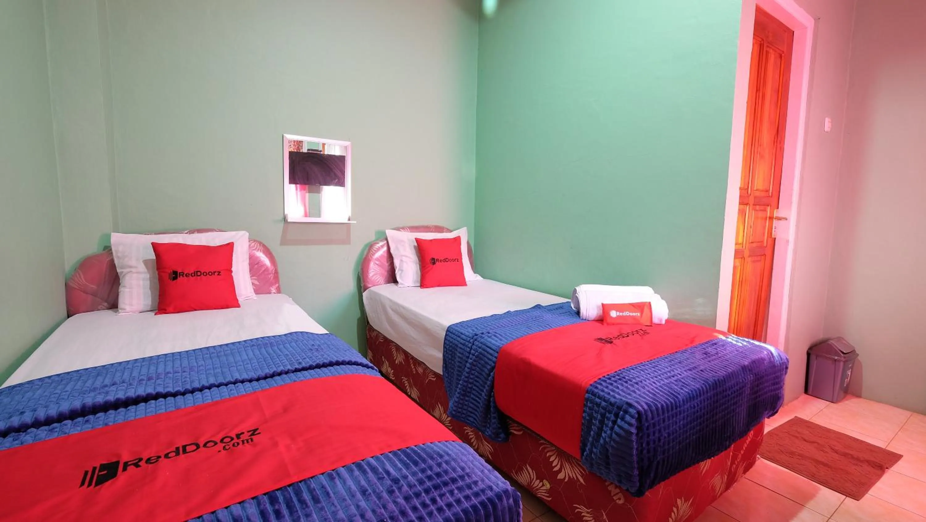Twin Room in RedDoorz near Mangrove Forest Kupang
