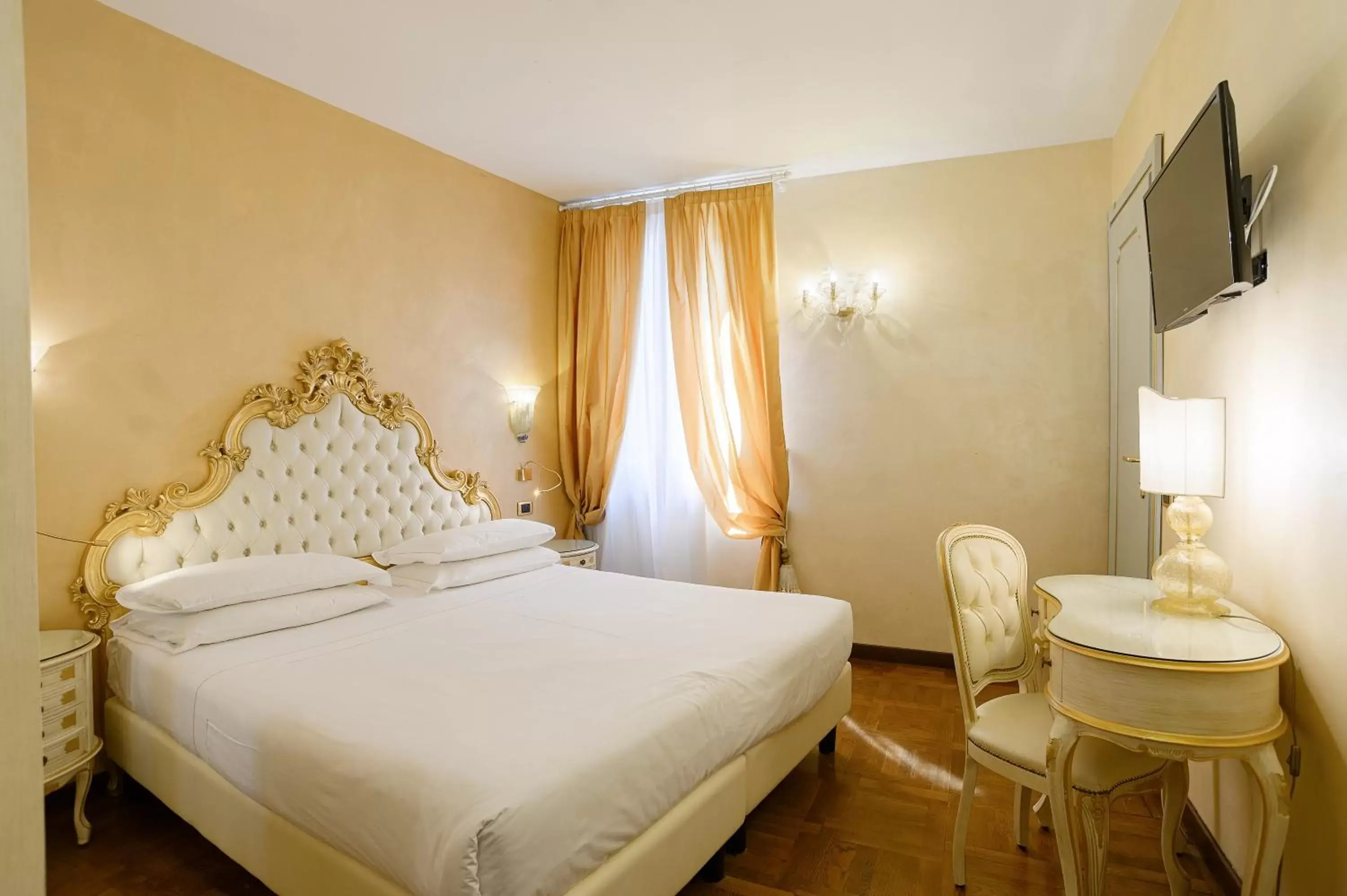 Double or Twin Room in Hotel San Zaccaria Double or Twin Room in Hotel San Zaccaria