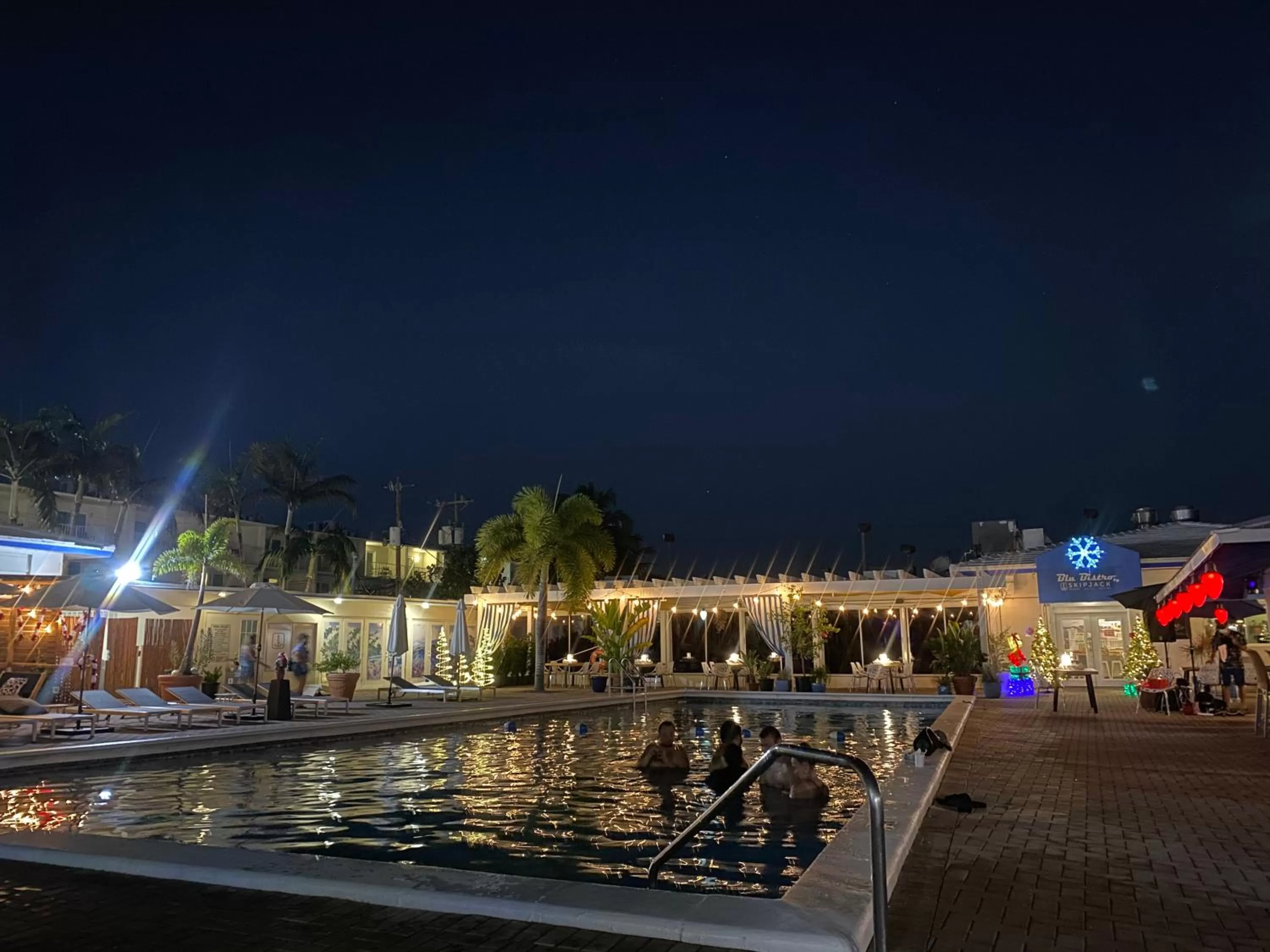 Swimming pool in Skipjack Resort & Marina