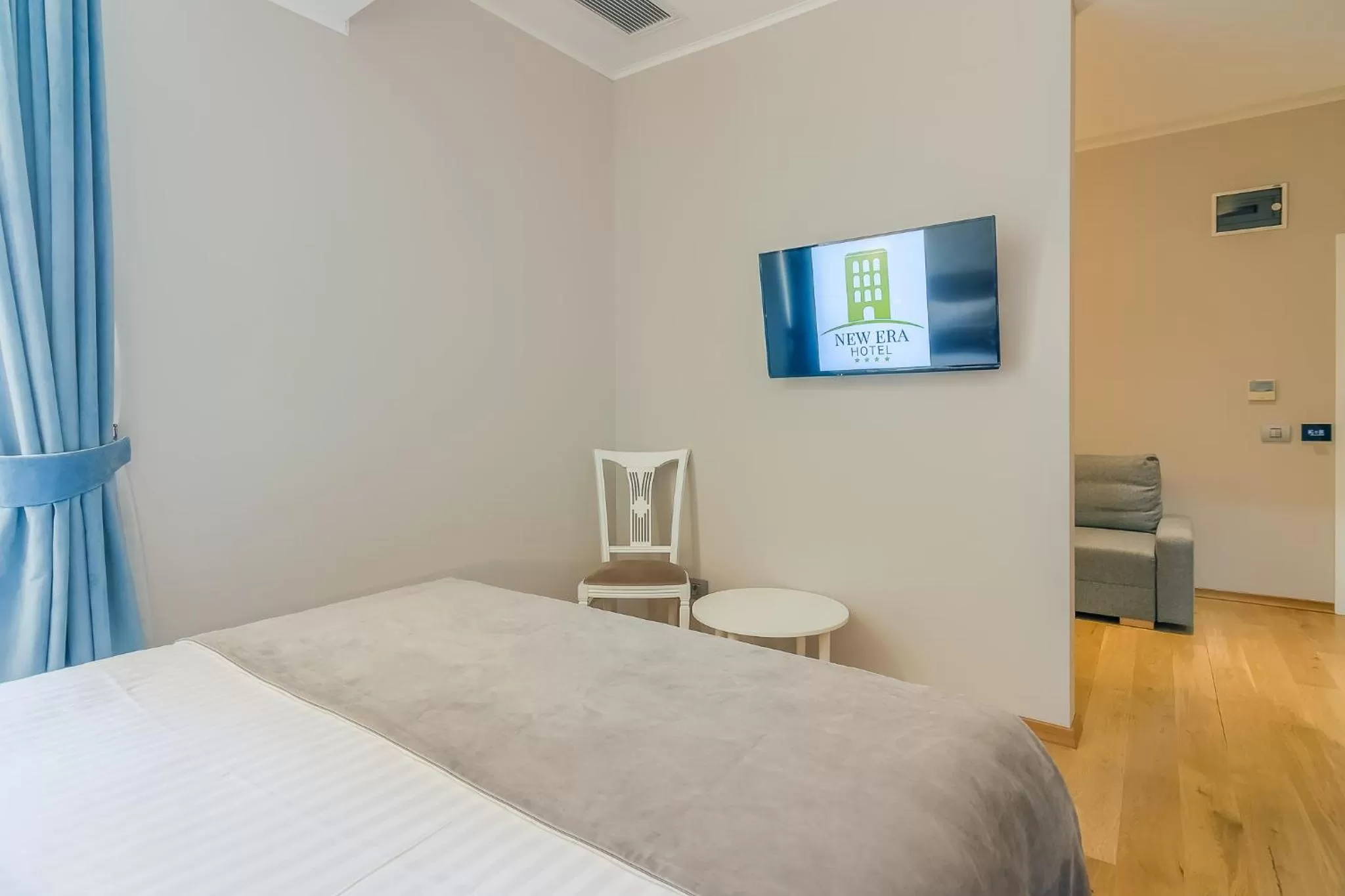 Bed in New Era Hotel Old Town Party Zone Bucharest- parking with fee nearby - NOT at the hotel !