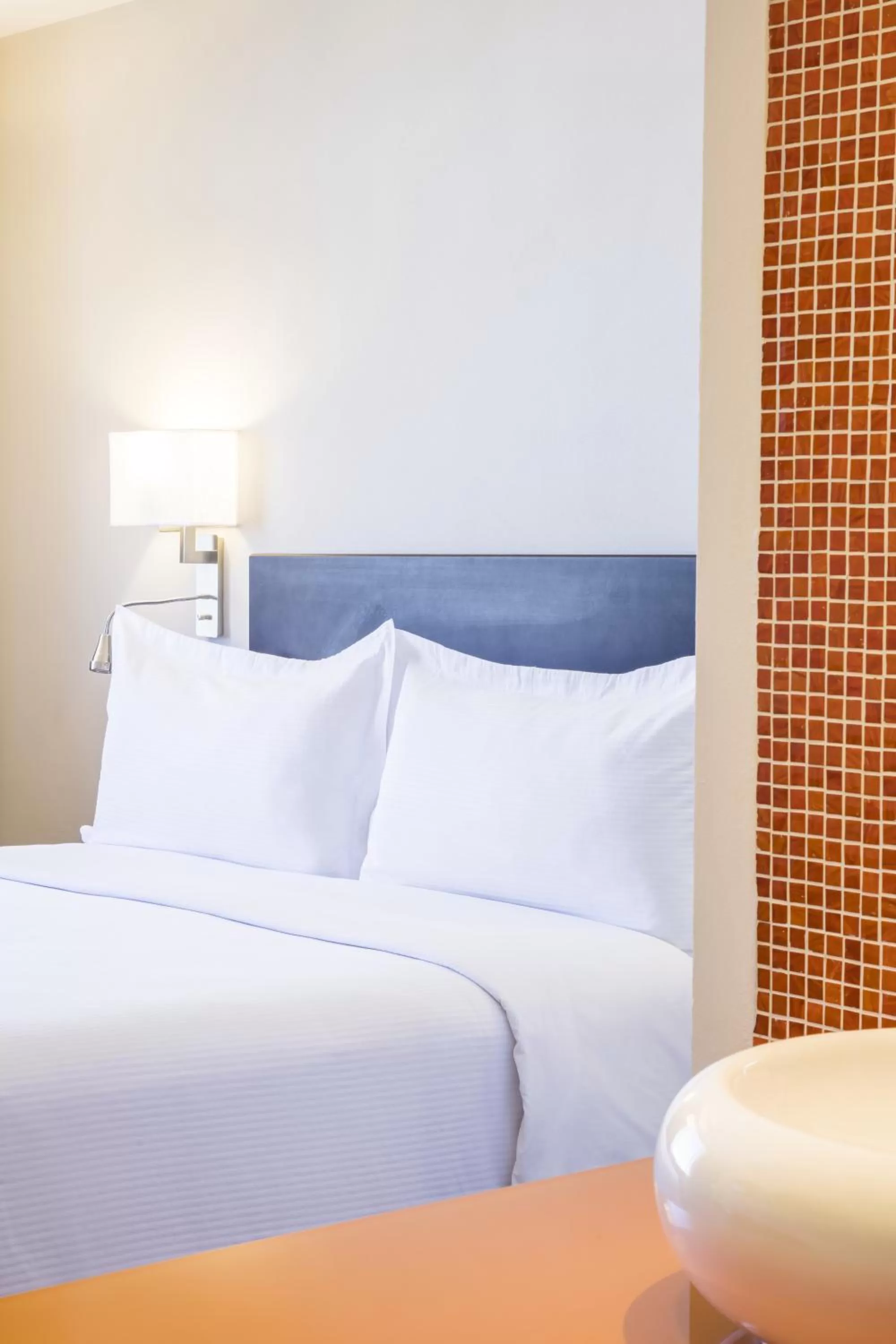 Photo of the whole room, Bed in Fiesta Inn Chihuahua Fashion Mall