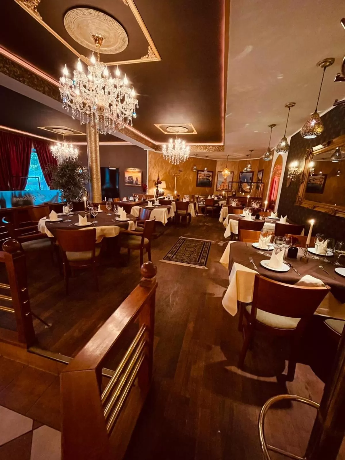 Restaurant/Places to Eat in Hotel Restaurant Byblos