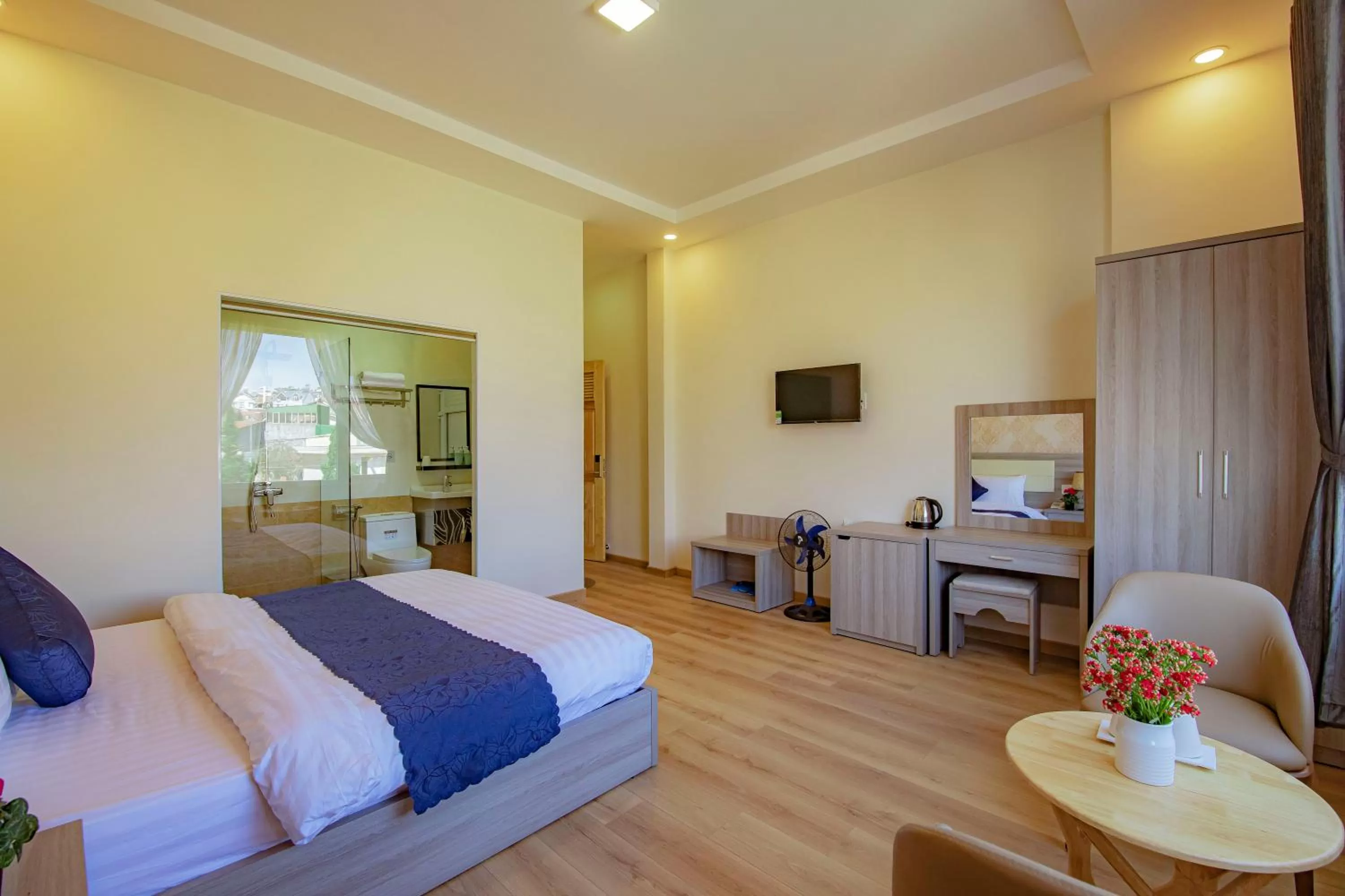 Photo of the whole room, Bed in Khanh Uyen 1 Hotel