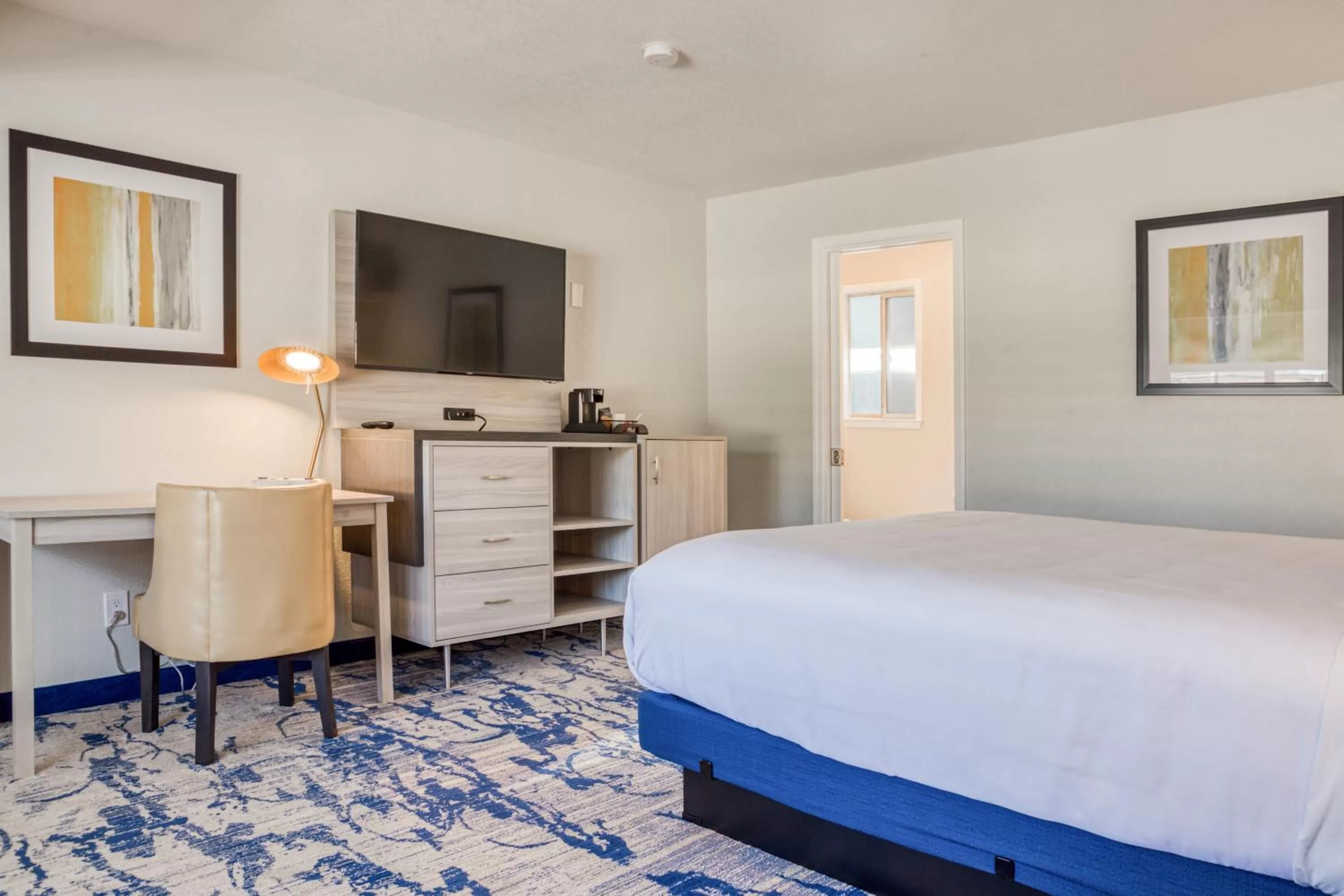 Bedroom, Bed in Creekside Inn Downtown