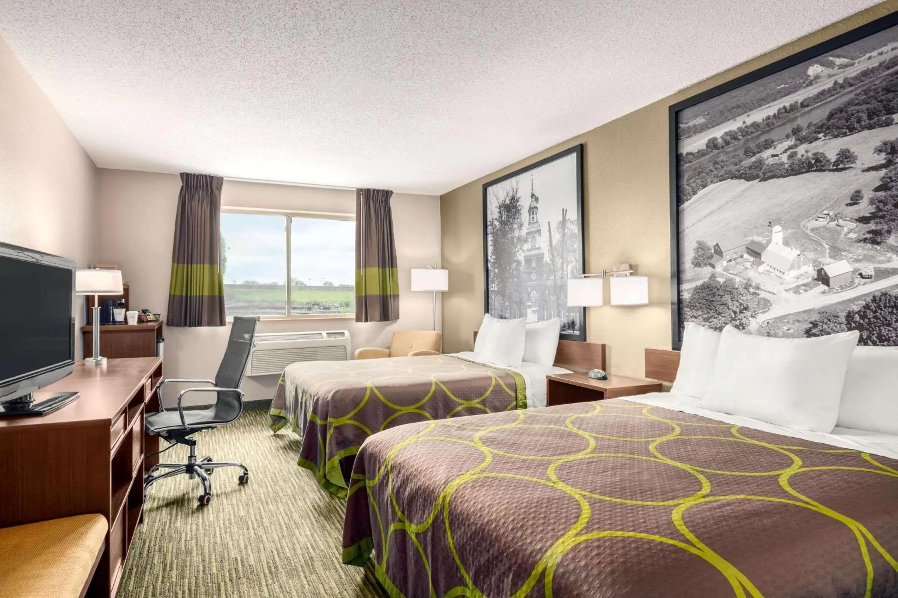 Photo of the whole room, Bed in Super 8 by Wyndham Hanover