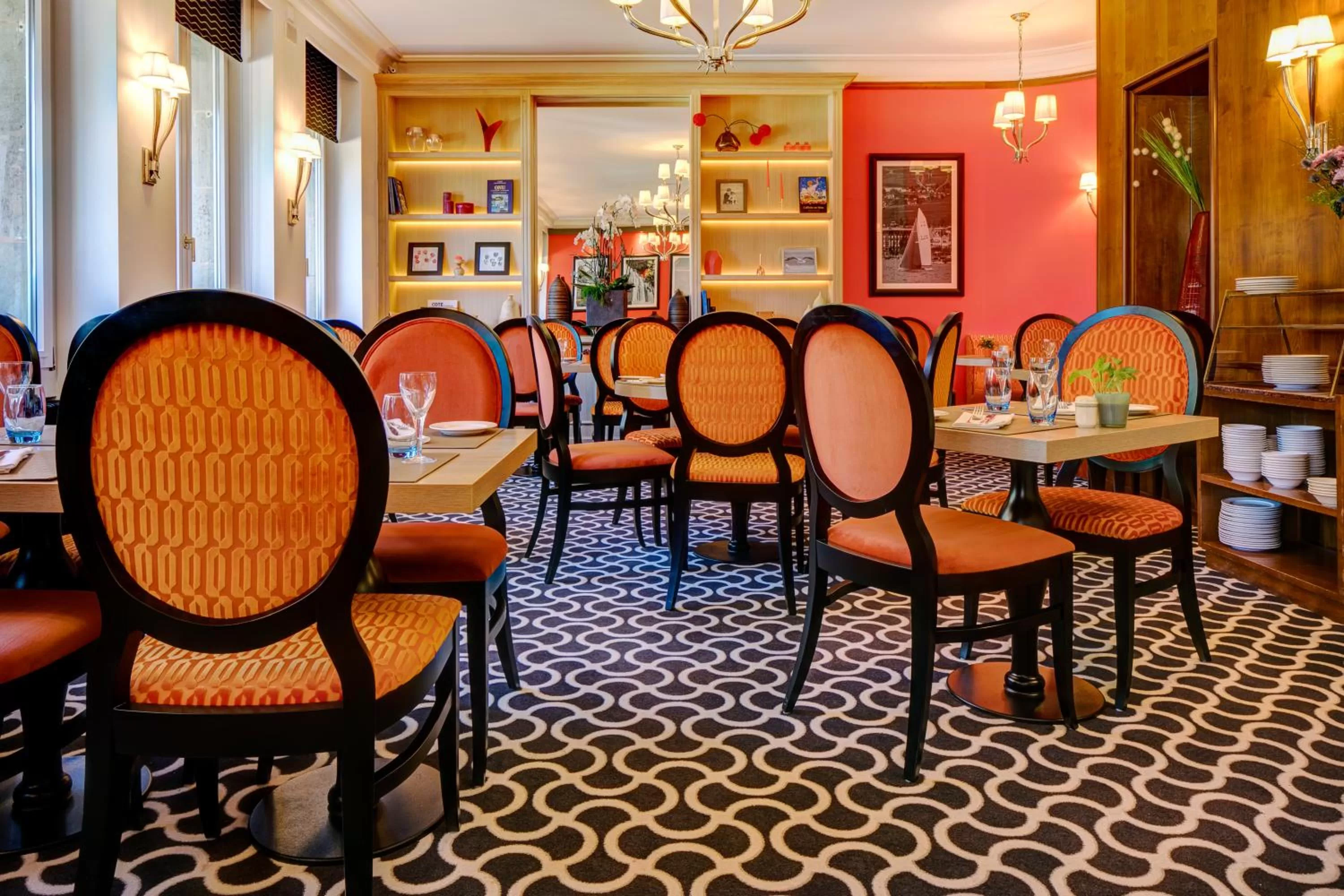 Restaurant/places to eat in Hotel Eden