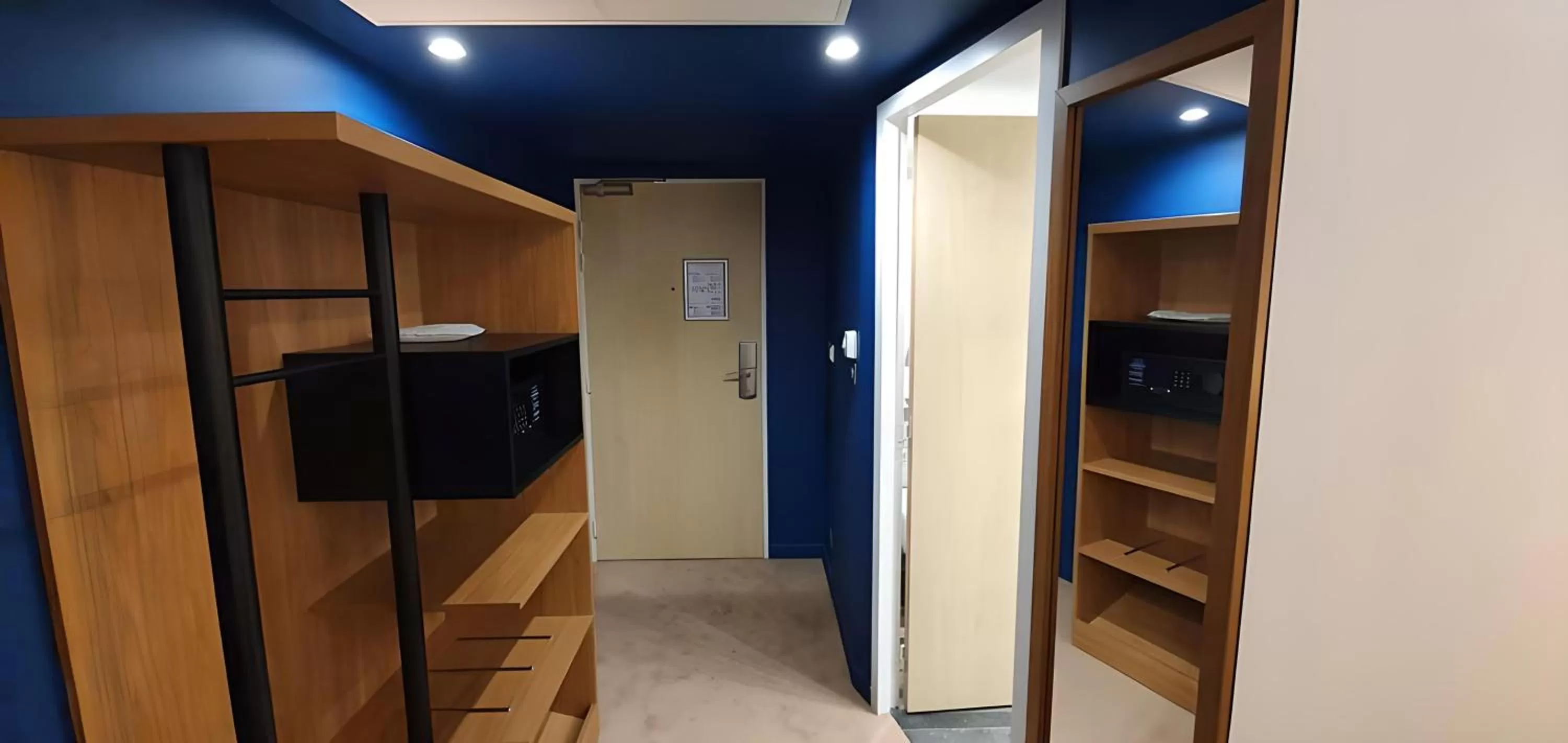 Photo of the whole room in Kyriad Aix Les Milles - Plan de Campagne