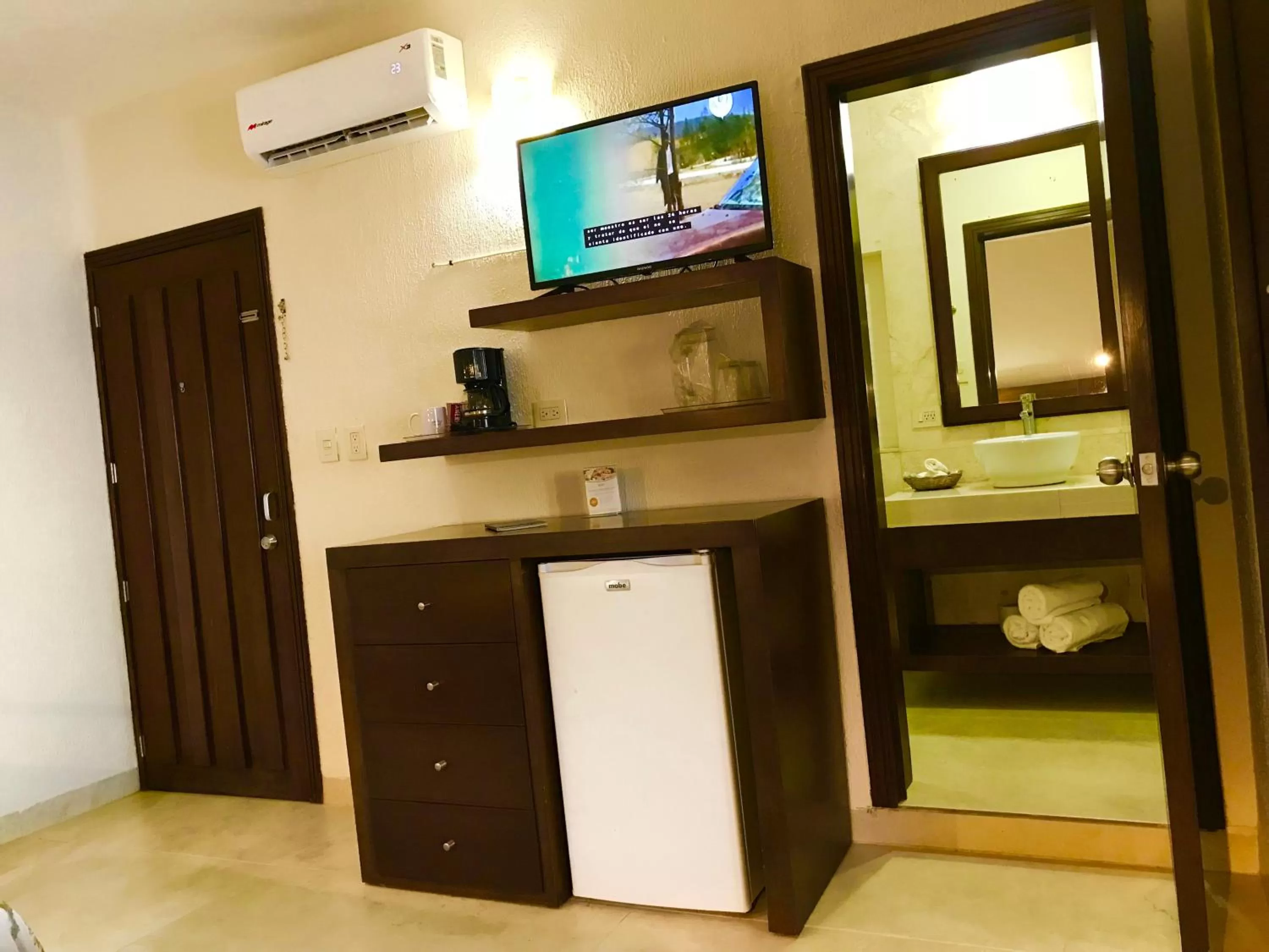 Coffee/tea facilities in Hotel Playa La Media Luna