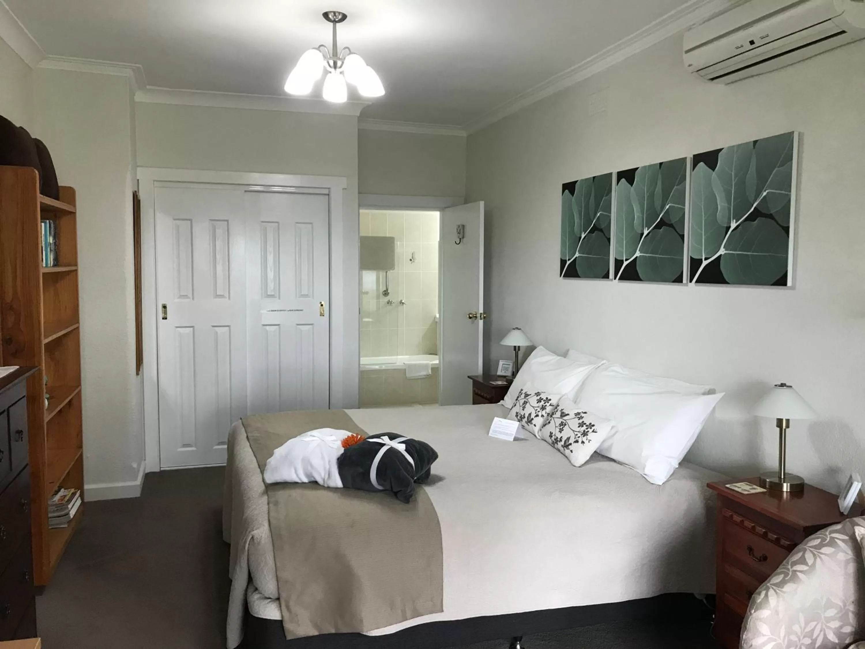 Bed in Hillside Bed and Breakfast