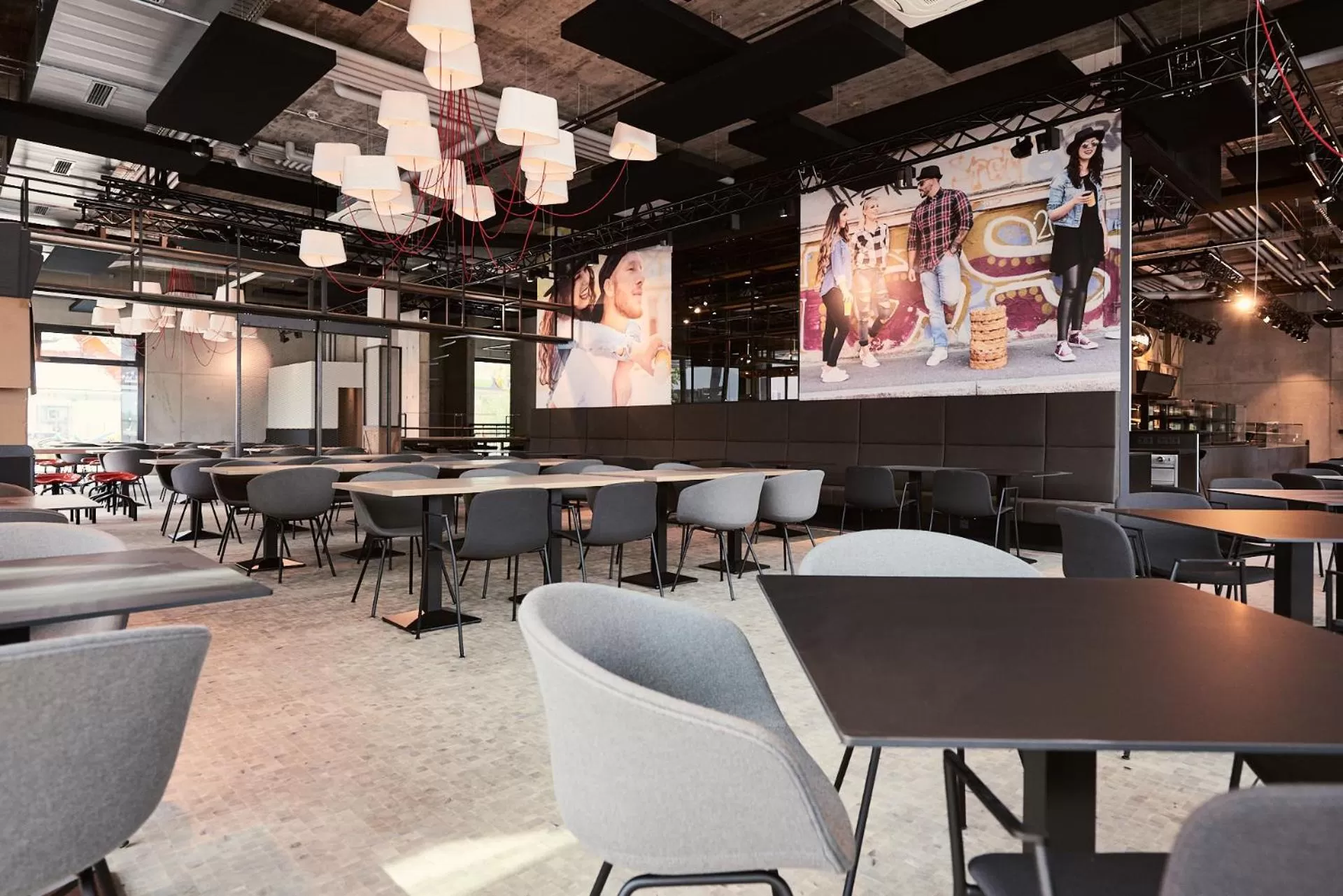 Restaurant/places to eat in bäck stage