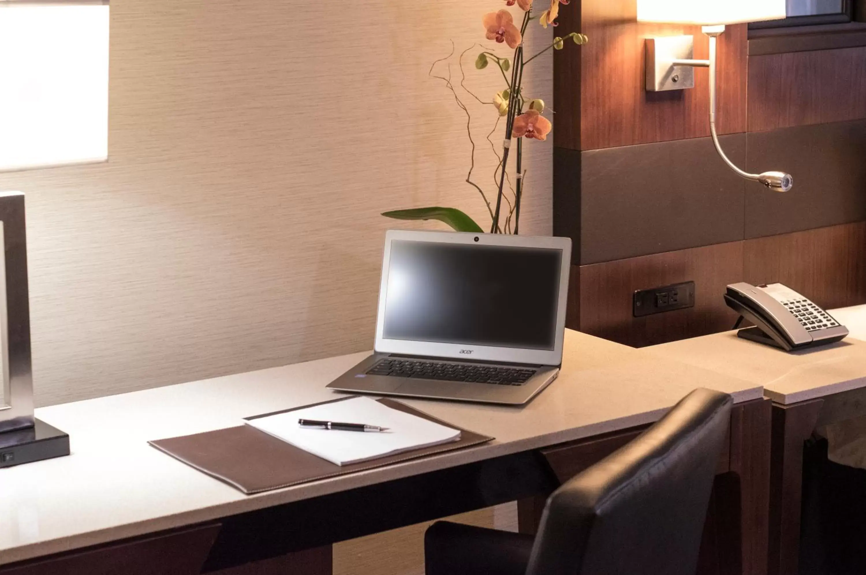 Signature King Accessible in The Warwick Hotel Rittenhouse Square Philadelphia Signature King Accessible in The Warwick Hotel Rittenhouse Square Philadelphia