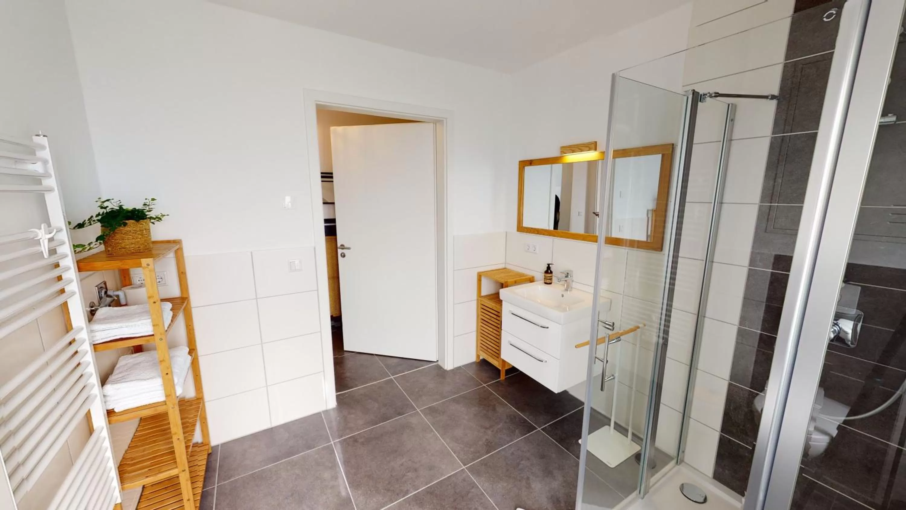 Shower in Travel Art Boardinghouse (Lazarettstr.)