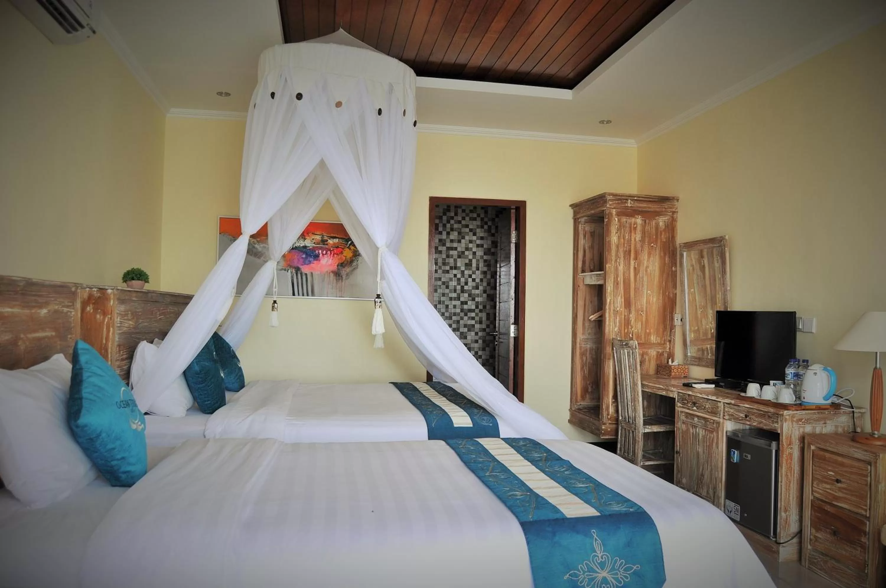 Bedroom, Bed in Ocean Terrace Suite And Spa Luxury