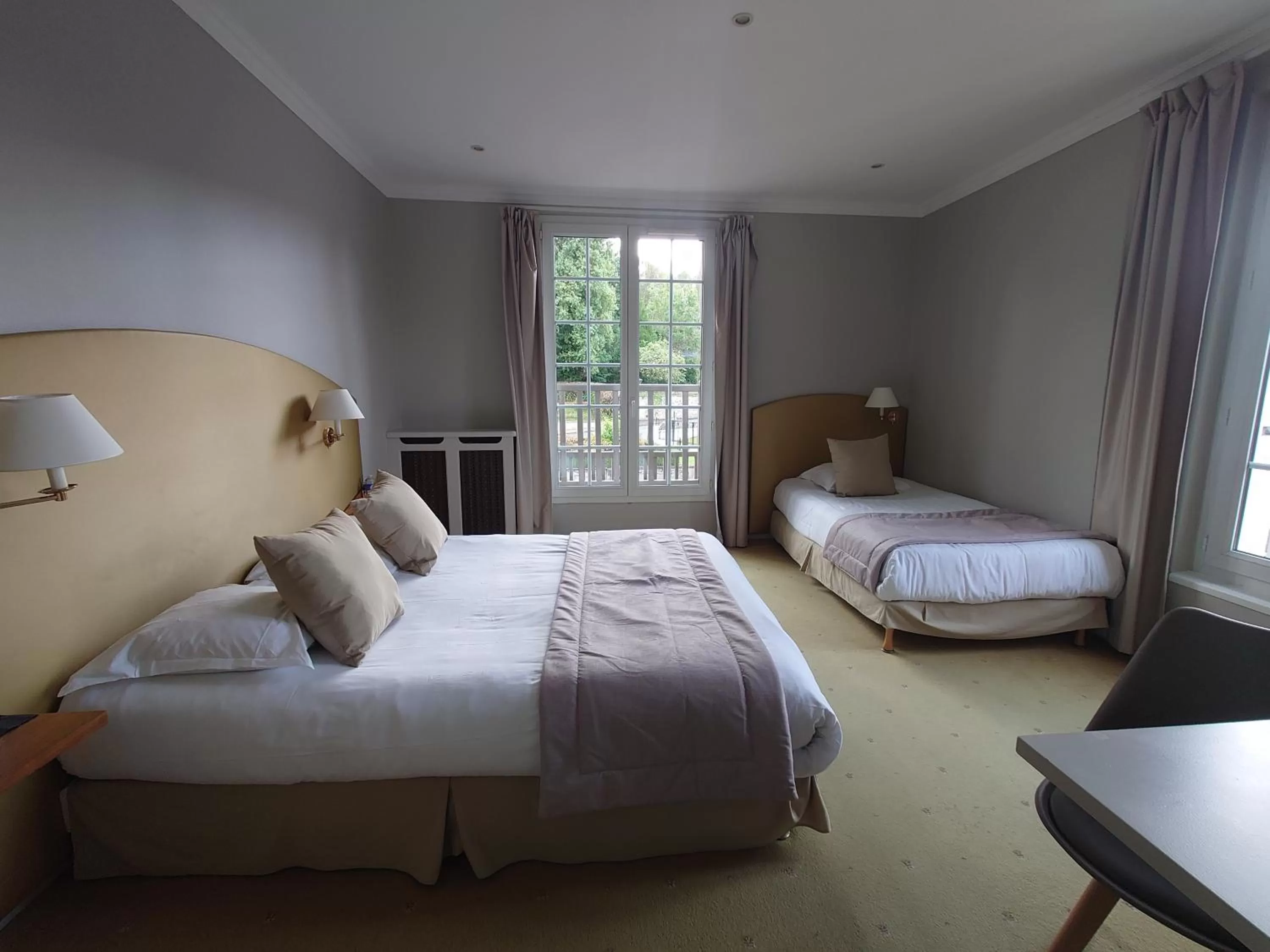 Bed in Hotel Le Continental