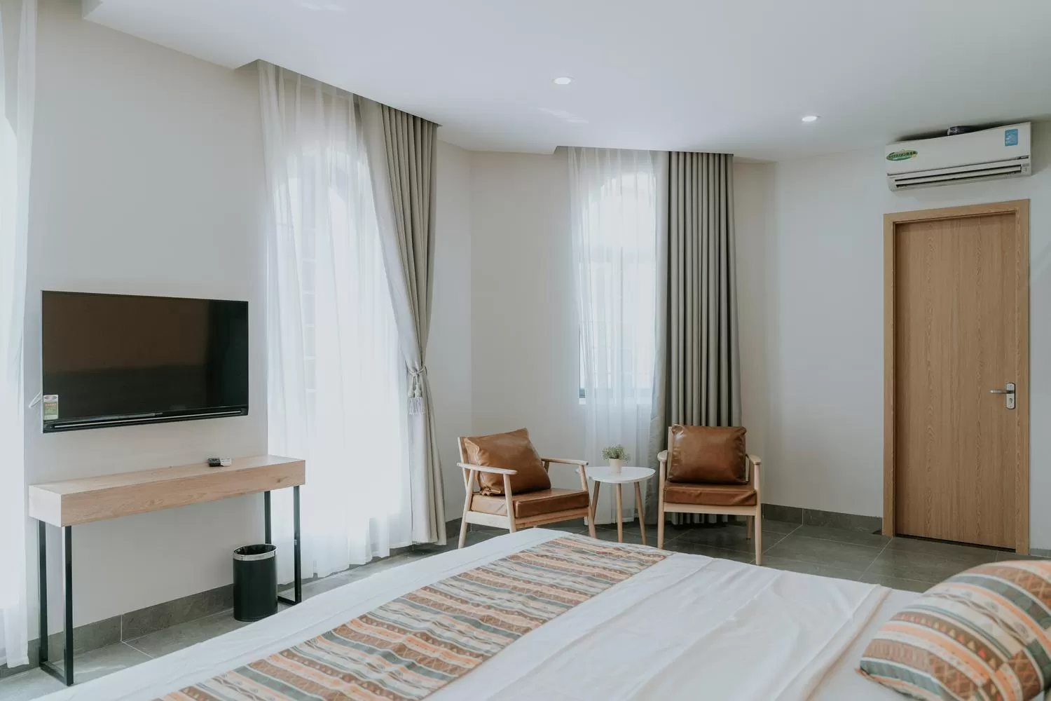 hair dresser, TV/Entertainment Center in Le Cactus Hotel Ha Long