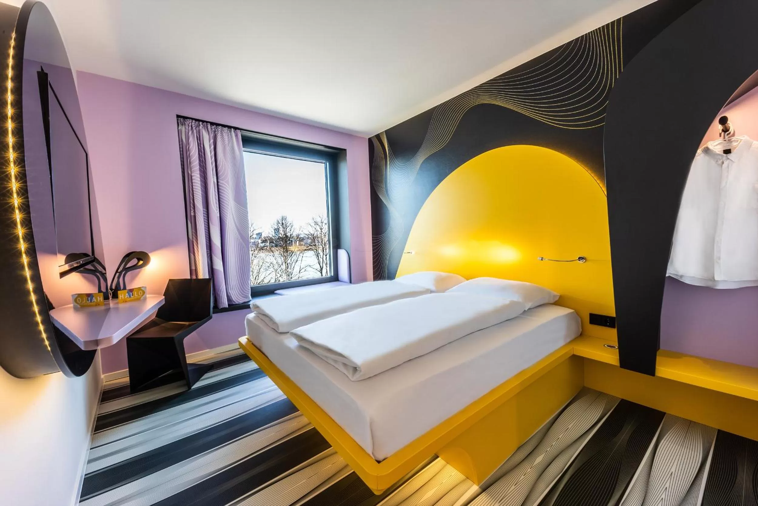 Photo of the whole room, Bed in Prize by Radisson, Bonn City