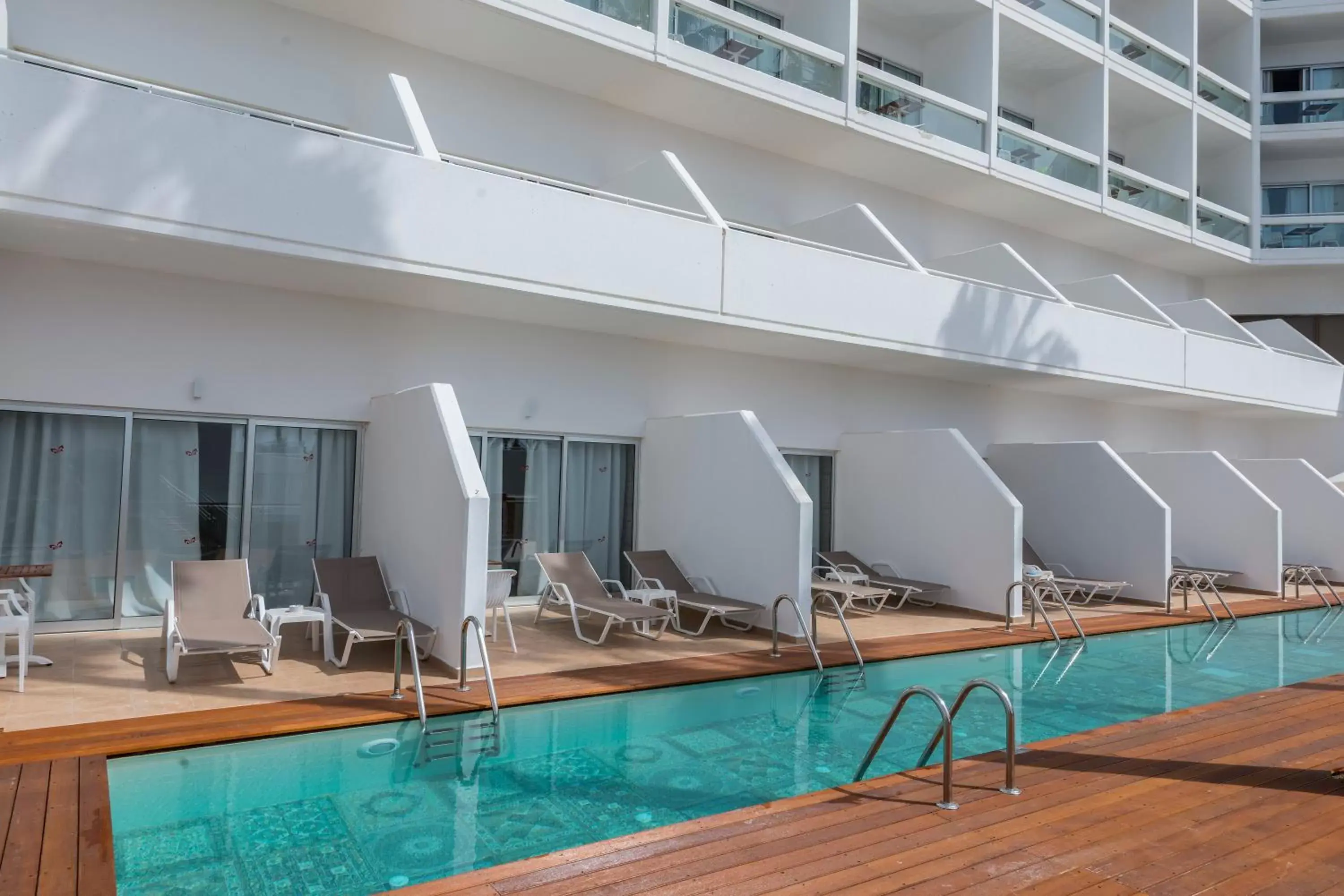 Swim up Superior Room in Leonardo Plaza Cypria Maris Beach Hotel & Spa Swim up Superior Room in Leonardo Plaza Cypria Maris Beach Hotel & Spa