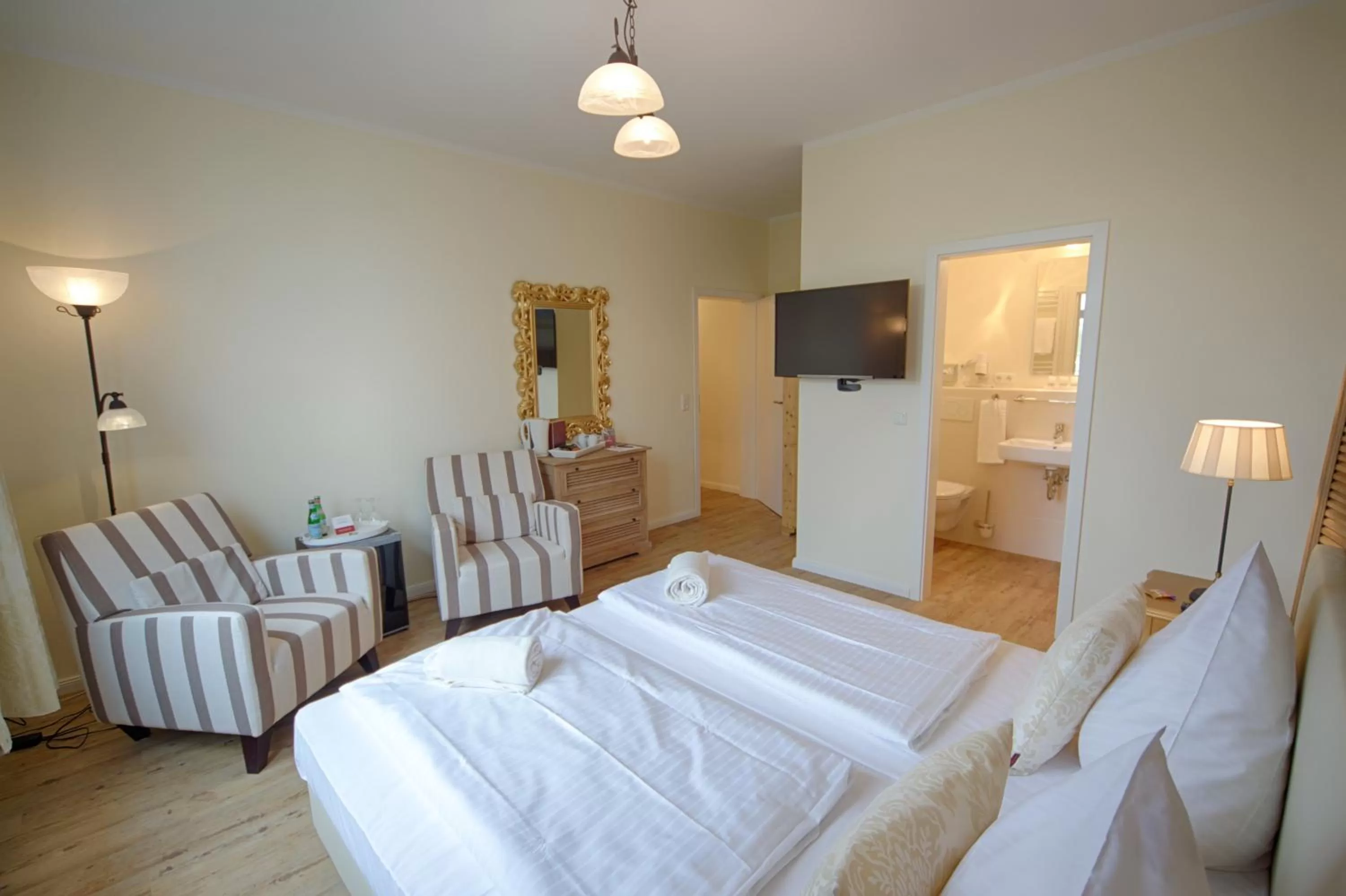 Photo of the whole room in Das Frühstückshotel Sankt Peter-Ording