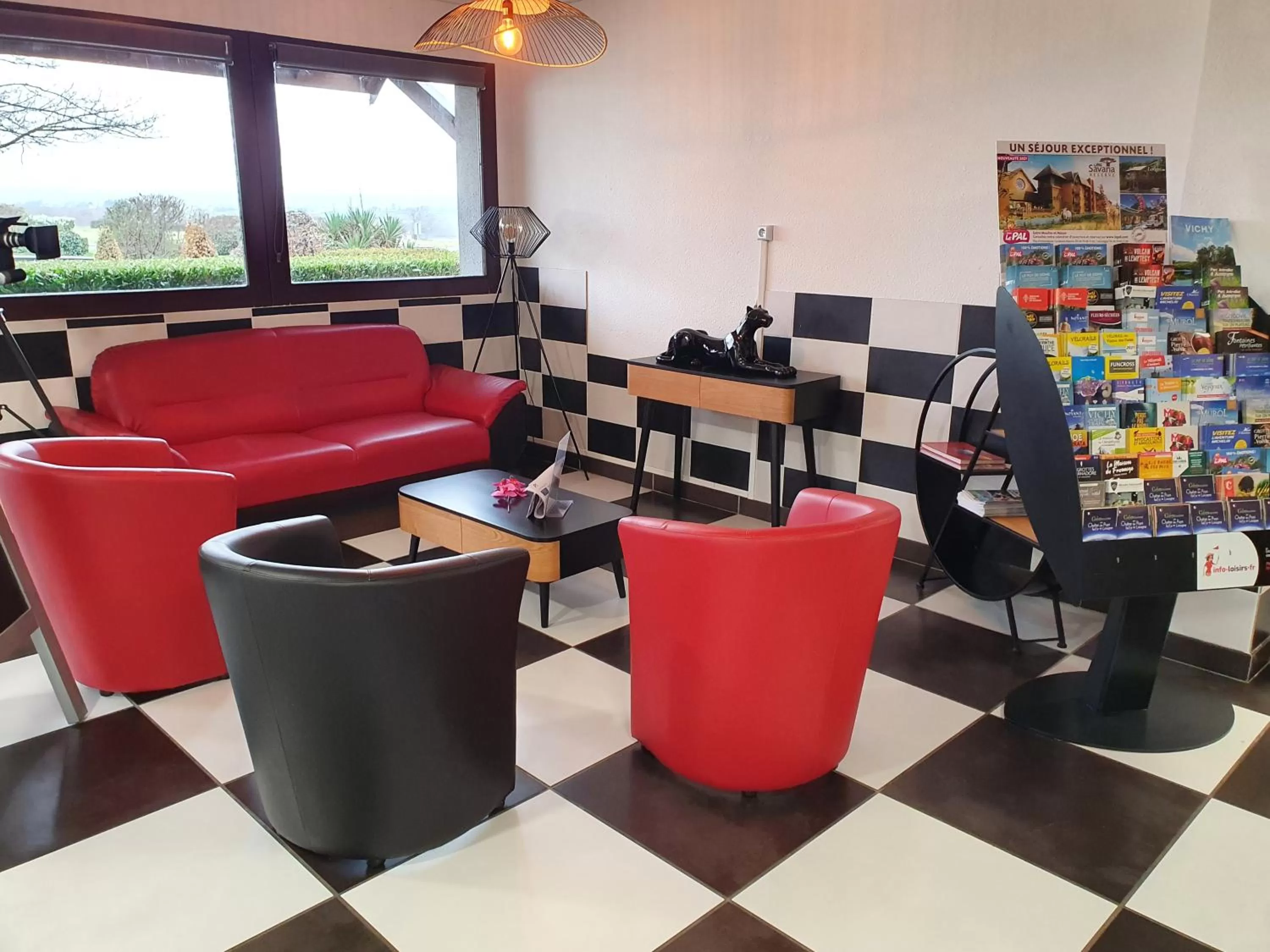 Lobby or reception in Kyriad Montluçon - Saint Victor