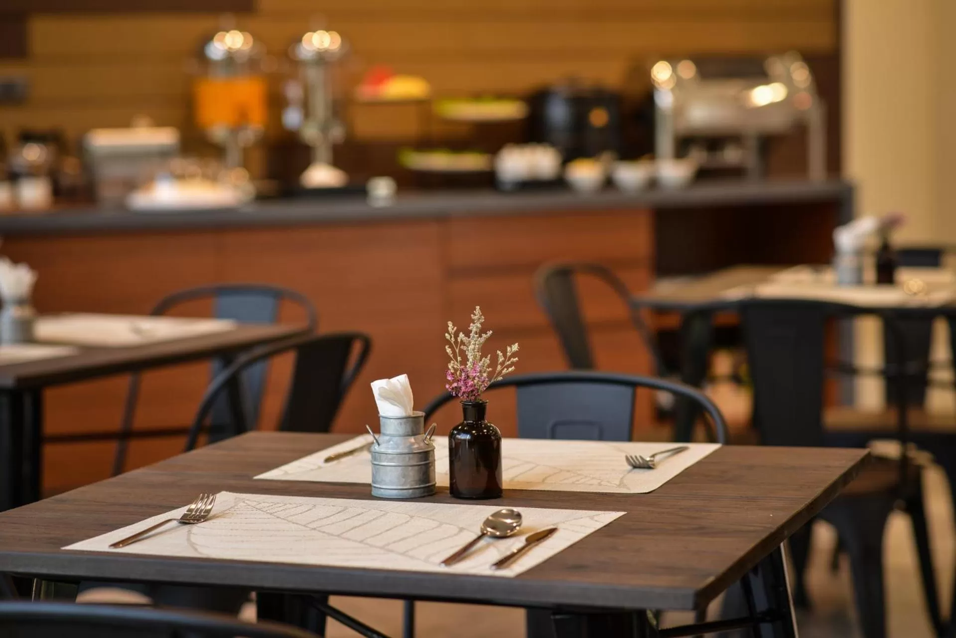 Restaurant/places to eat in The Chill at Krabi Hotel