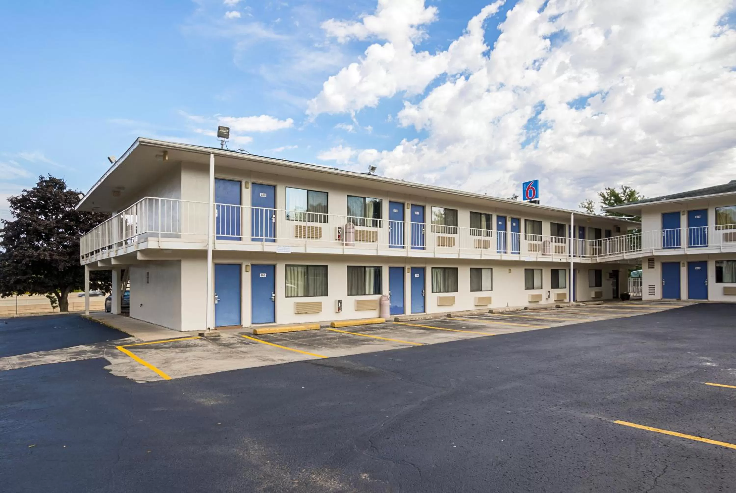 Facade/entrance in Motel 6-Rochester, MN