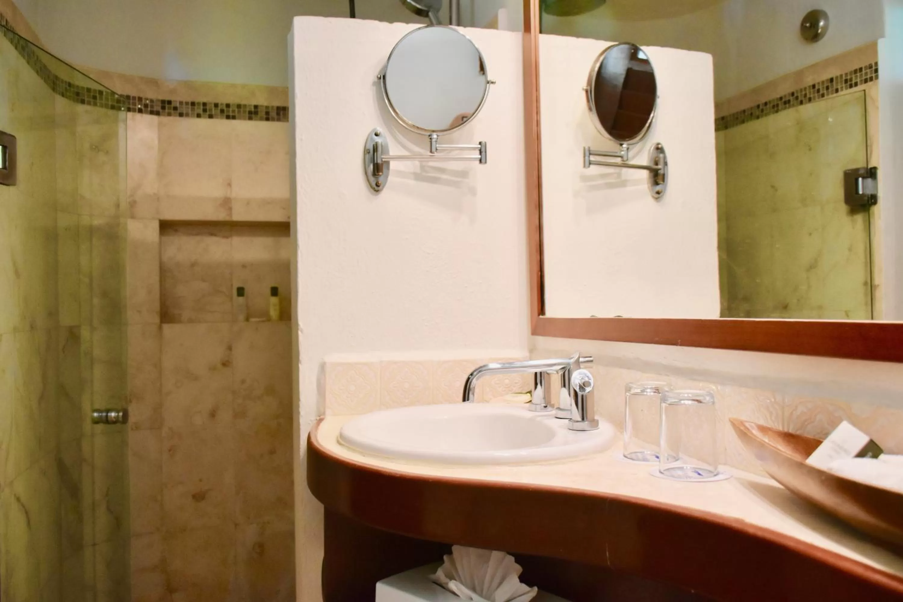 Shower in Playa Palms Beach Hotel