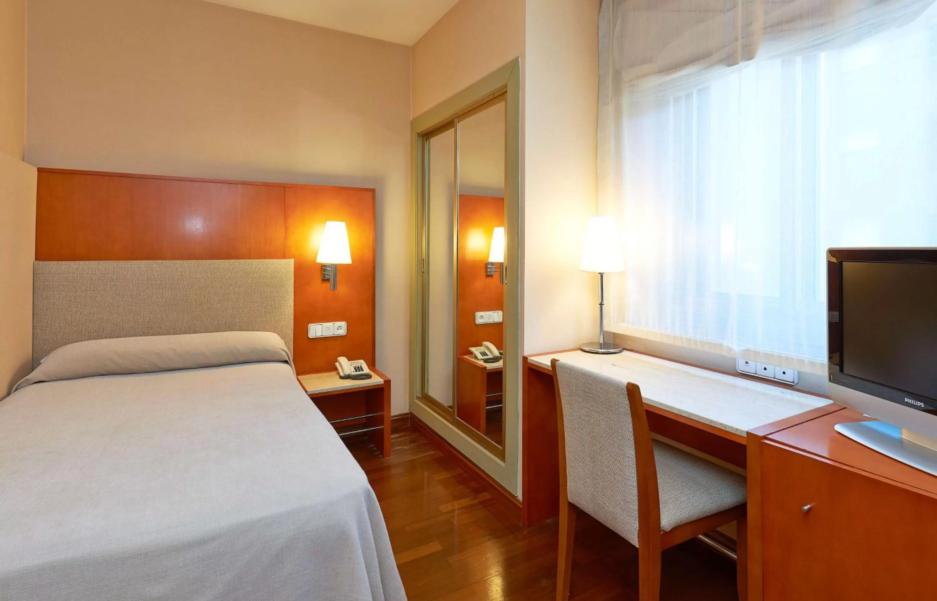 Bedroom, Bed in NH Sport