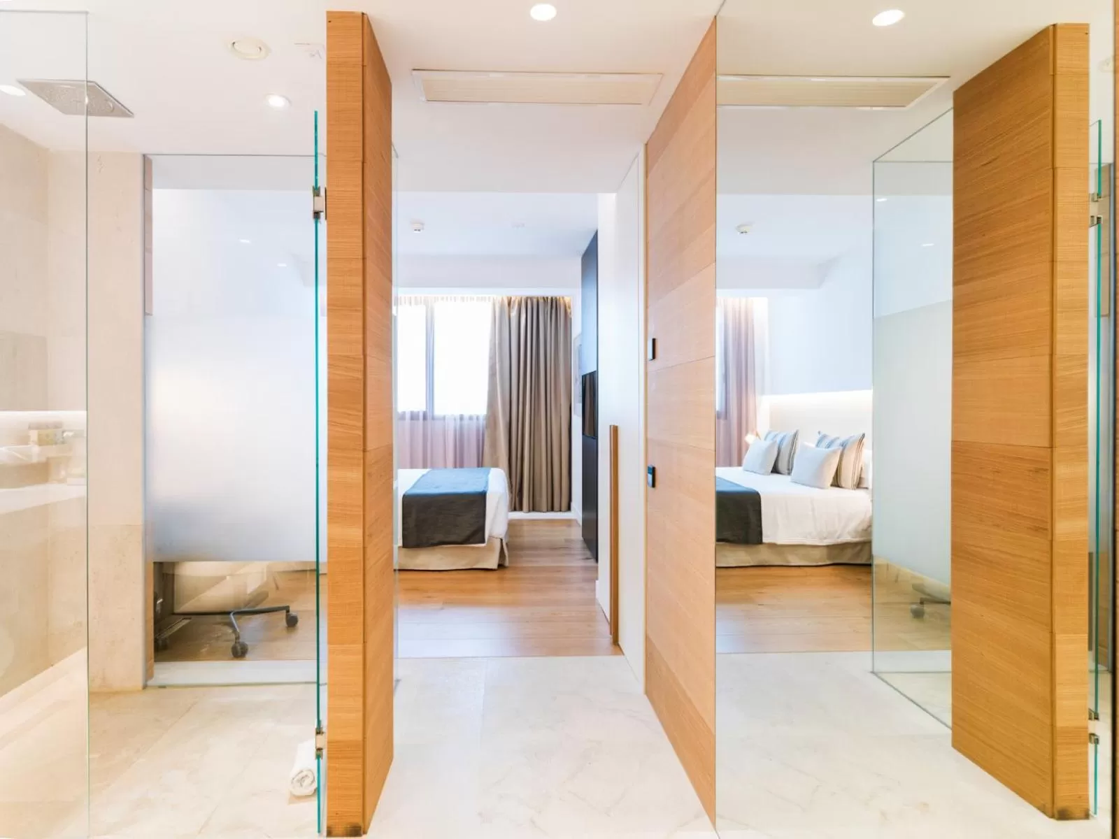 Photo of the whole room, Bed in Nakar Hotel