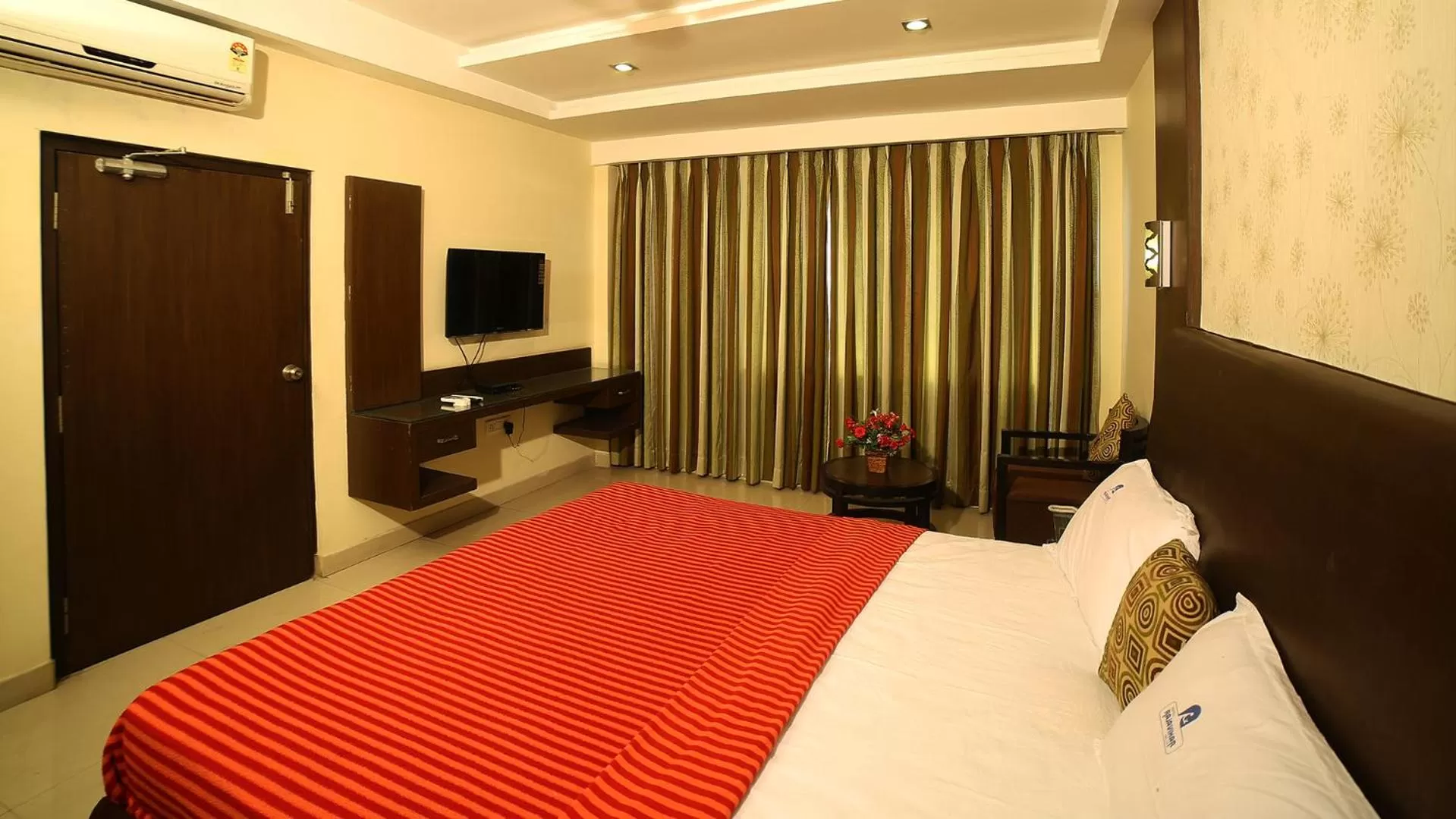 Bed in Hotel Rajavihar