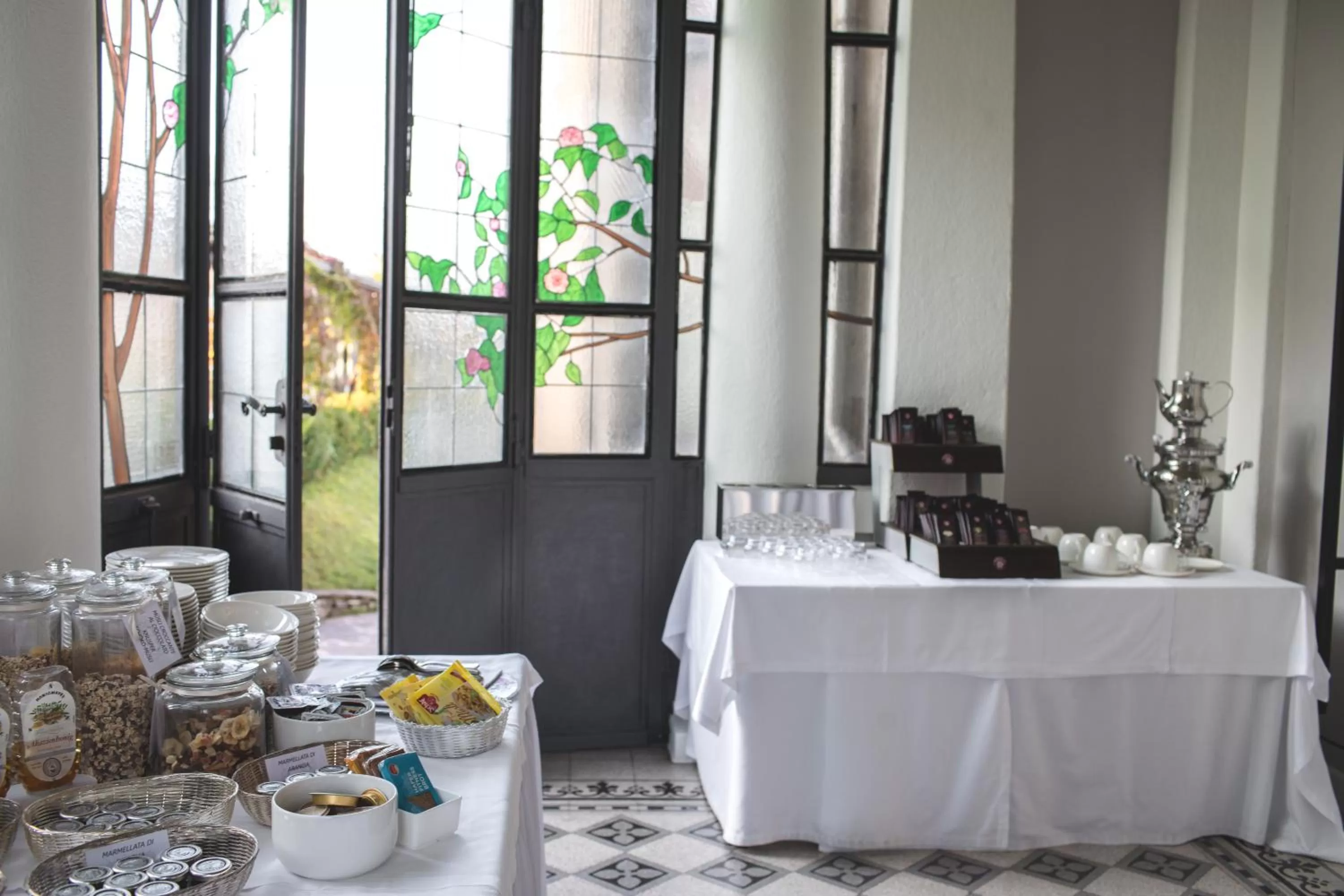 Buffet breakfast in Camin Hotel Luino