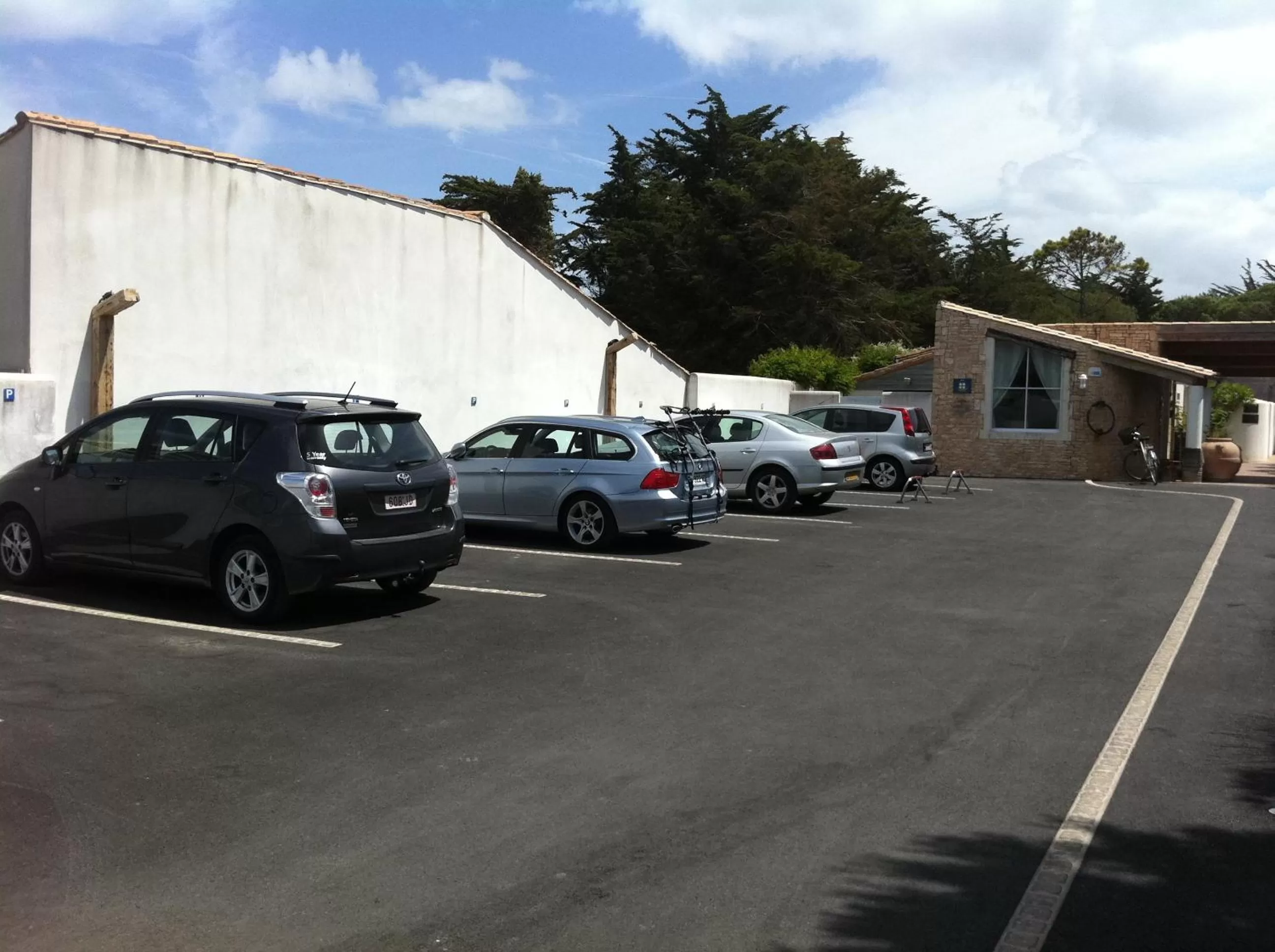 Facade/entrance in Hôtel Restaurant & Spa Plaisir