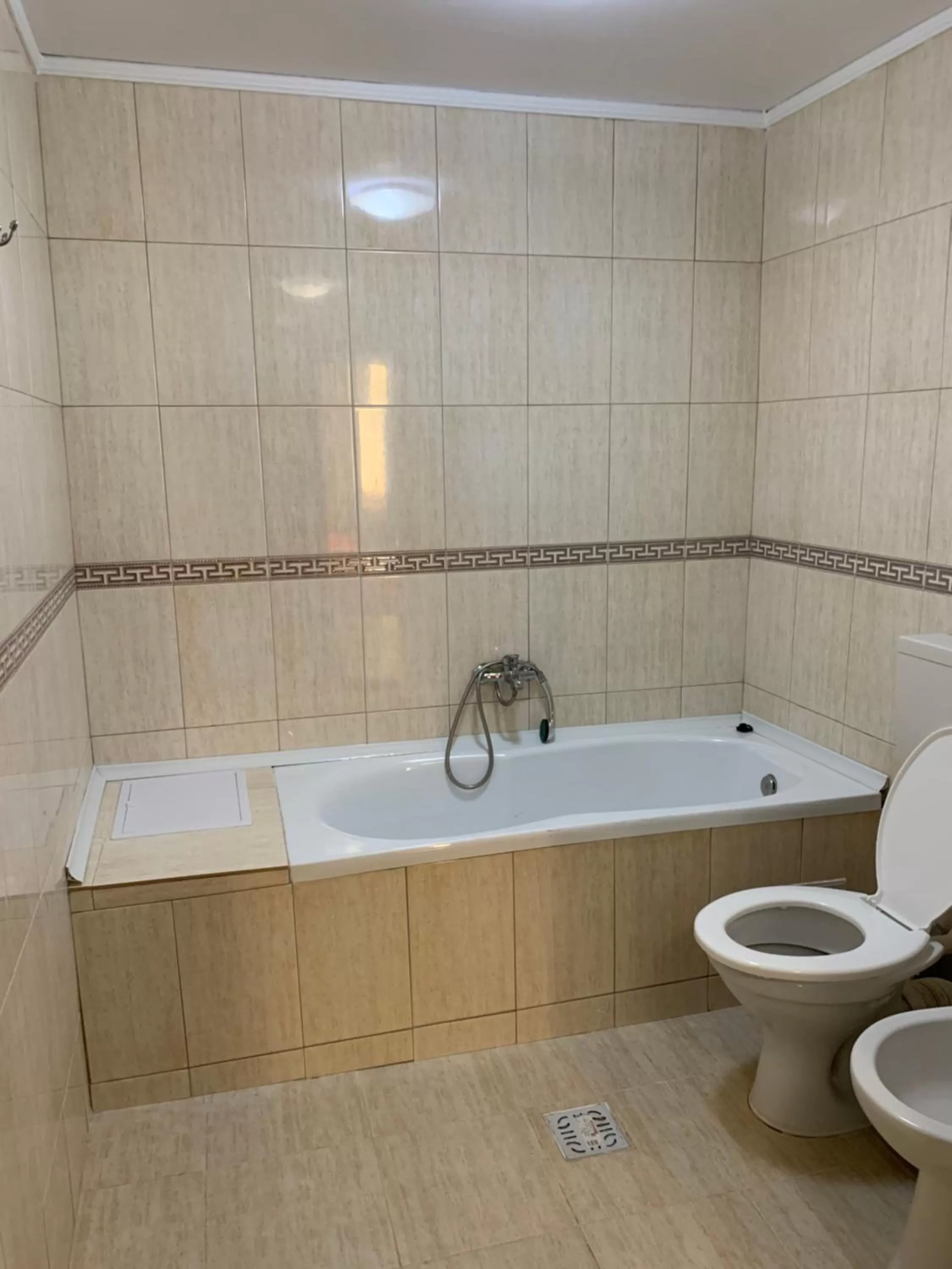 Bathroom in Hotel Rares