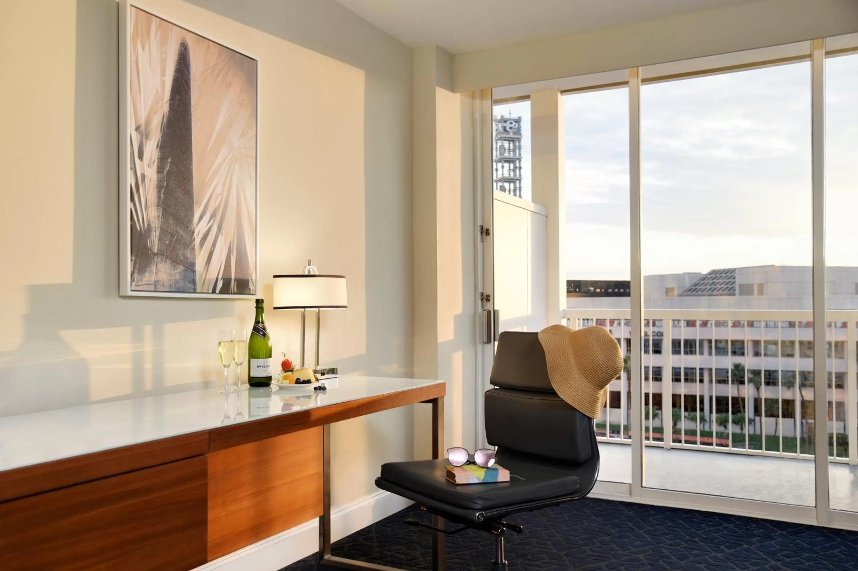 Living room in Hotel Tampa Riverwalk